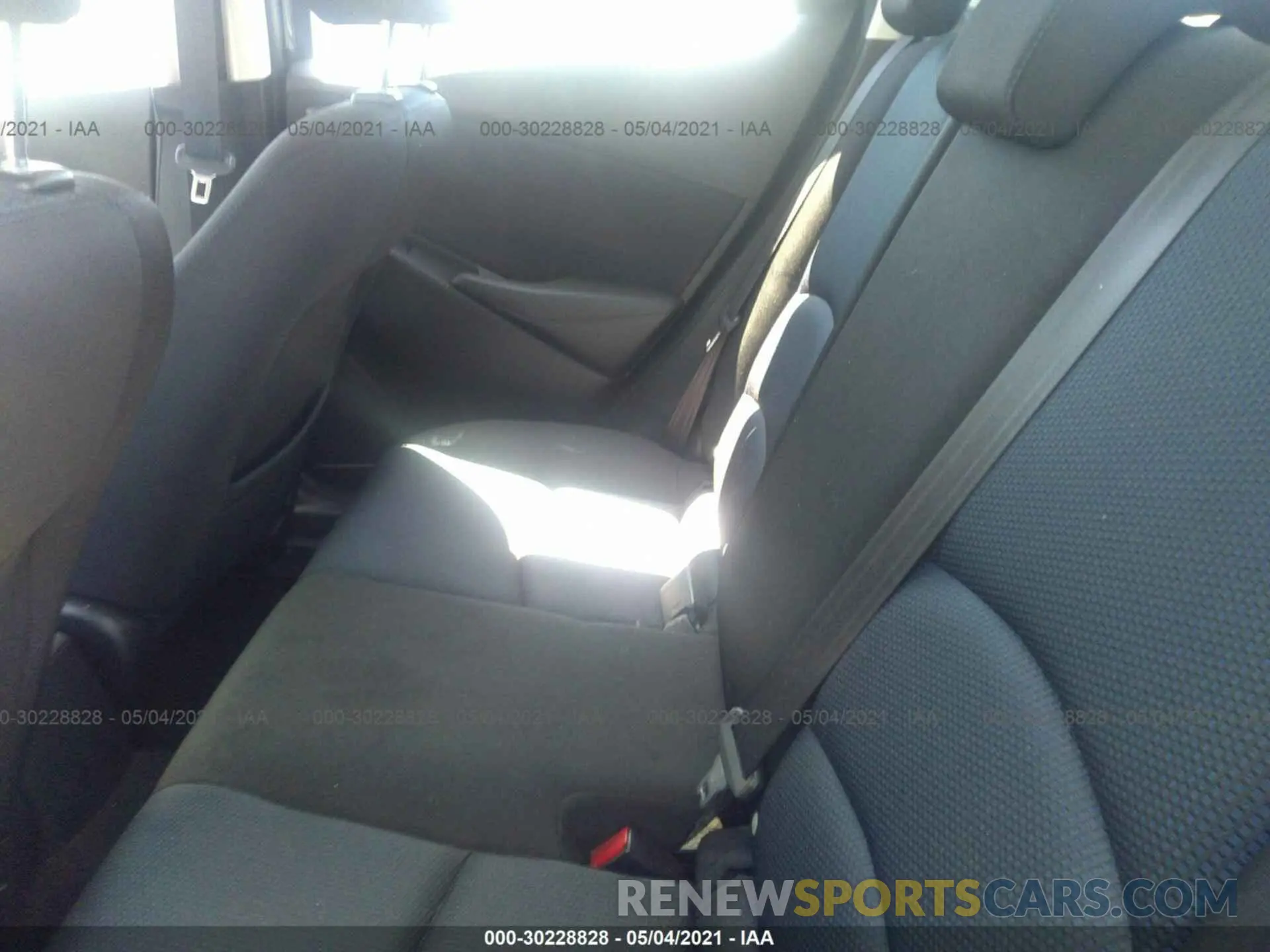 8 fotografías del automóvil dañado 3MYDLBYV1KY524062 TOYOTA YARIS SEDAN 2019