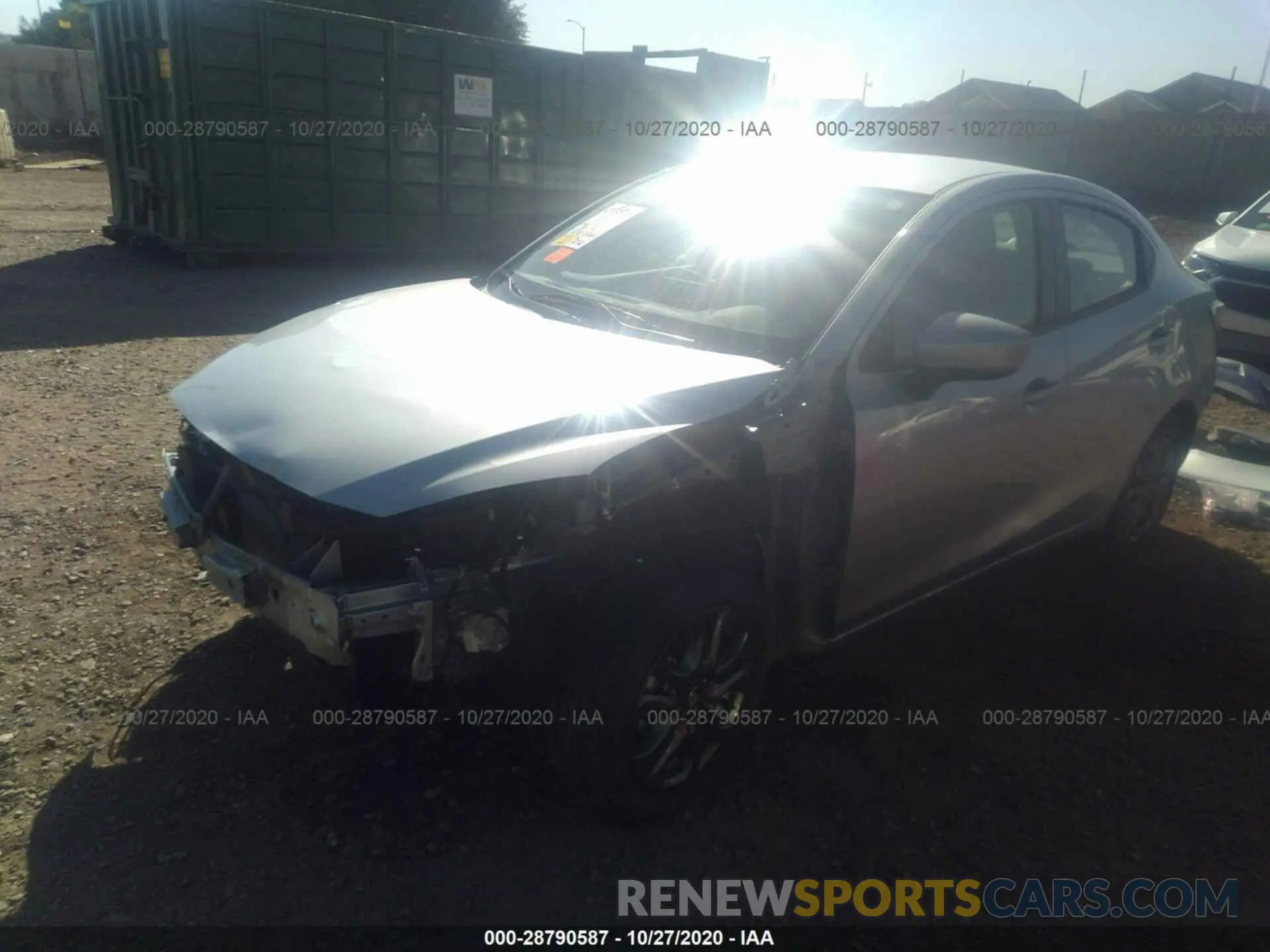 2 fotografías del automóvil dañado 3MYDLBYV2KY504001 TOYOTA YARIS SEDAN 2019