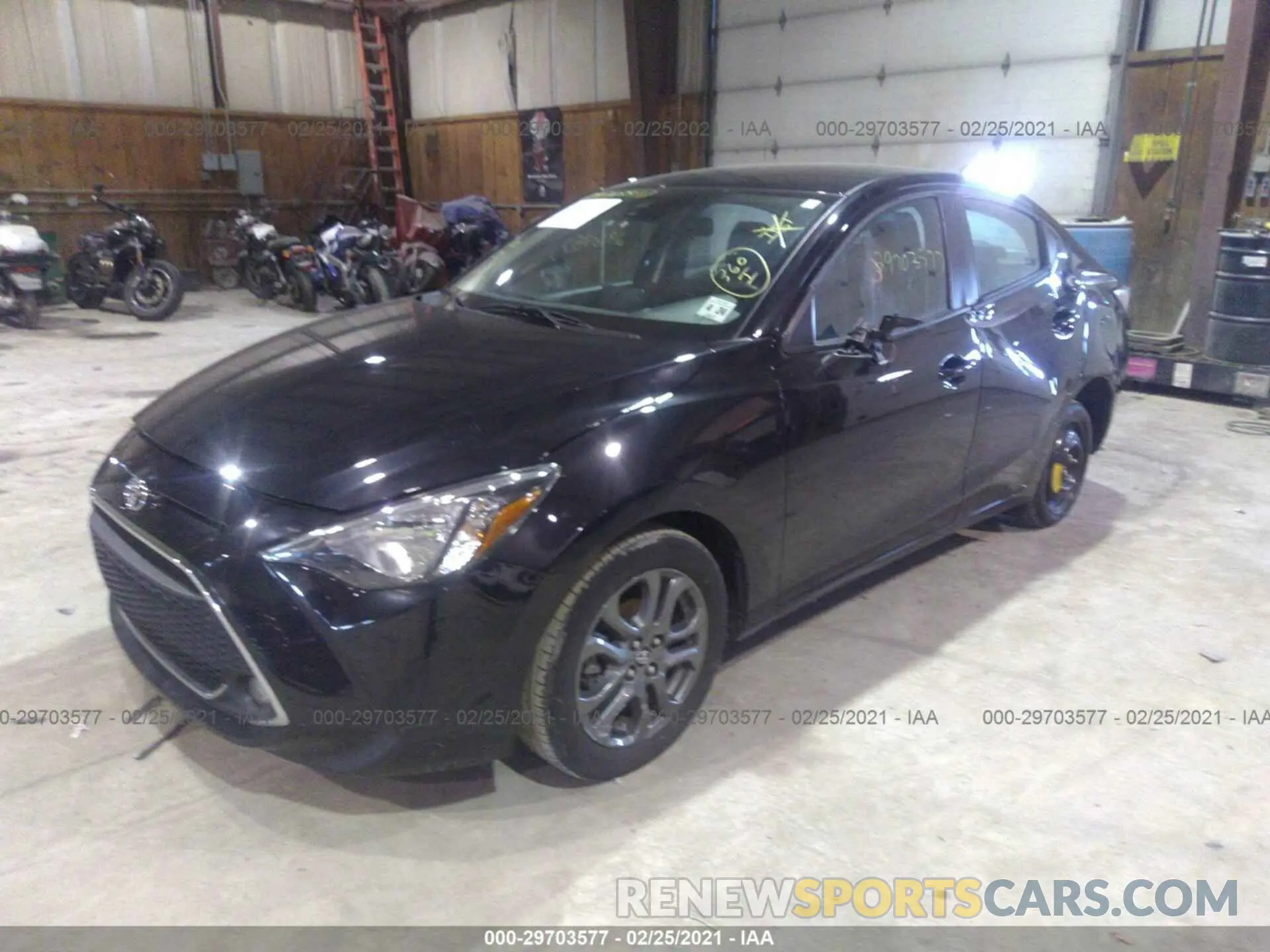 2 fotografías del automóvil dañado 3MYDLBYV3KY524144 TOYOTA YARIS SEDAN 2019