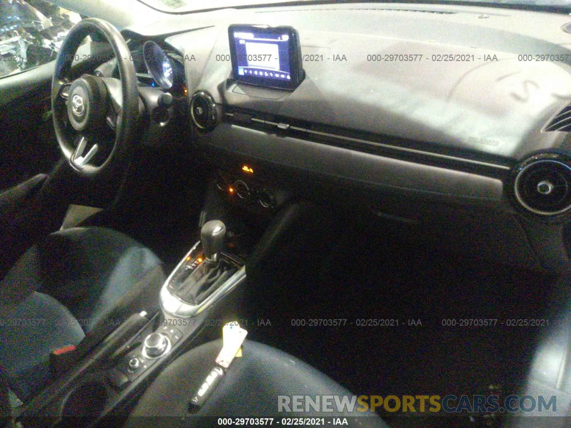 5 fotografías del automóvil dañado 3MYDLBYV3KY524144 TOYOTA YARIS SEDAN 2019