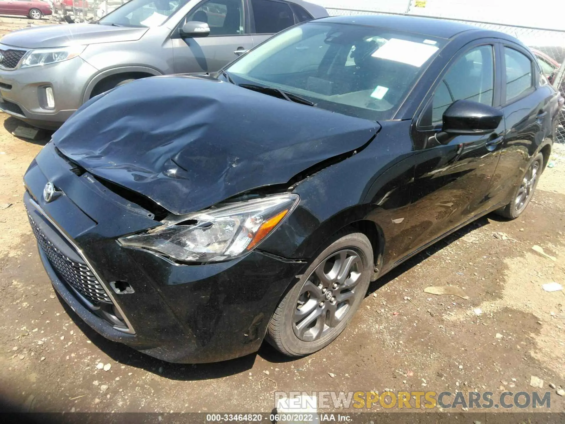 2 fotografías del automóvil dañado 3MYDLBYV5KY509032 TOYOTA YARIS SEDAN 2019