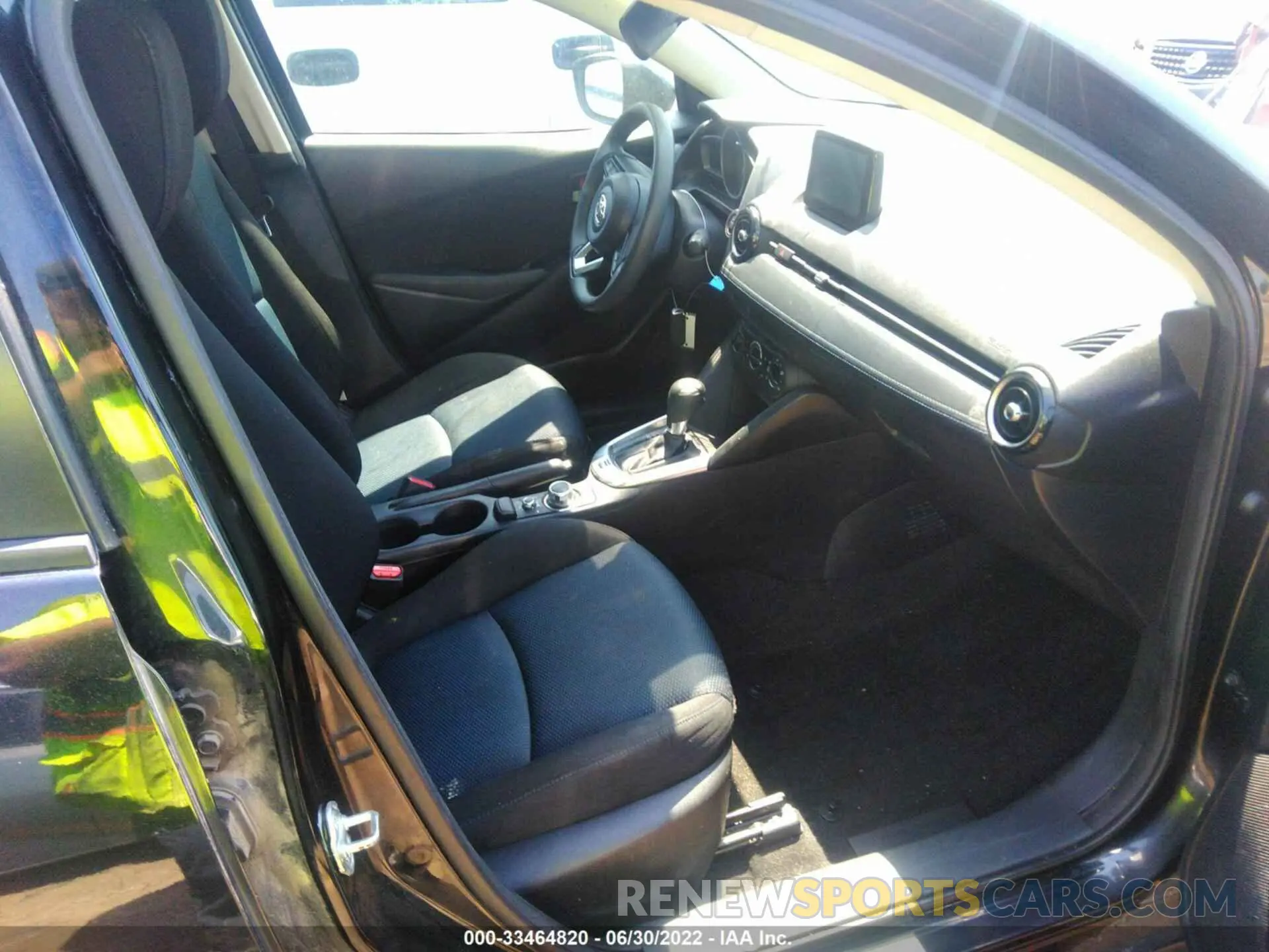 5 fotografías del automóvil dañado 3MYDLBYV5KY509032 TOYOTA YARIS SEDAN 2019