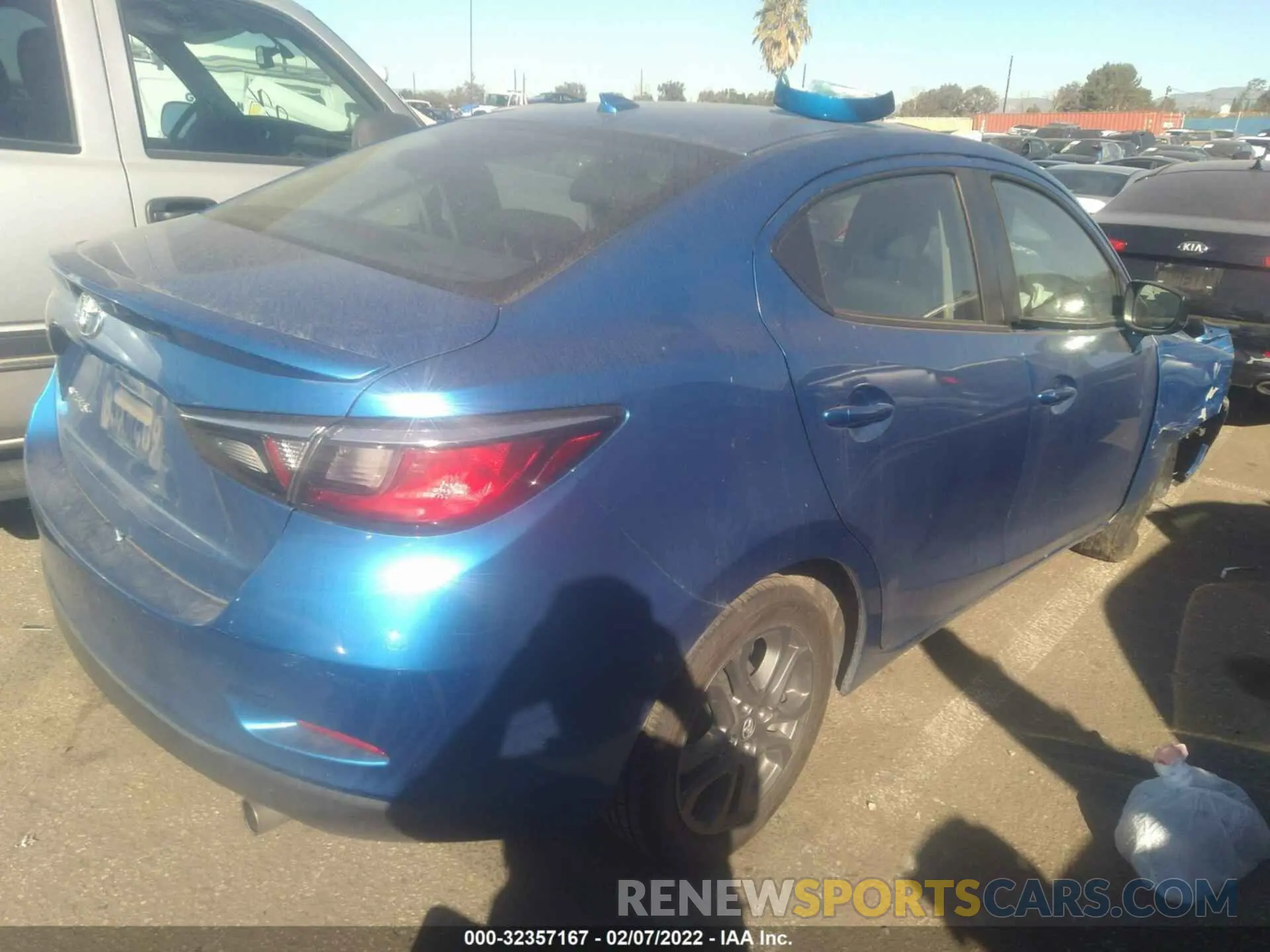 4 fotografías del automóvil dañado 3MYDLBYV5KY512805 TOYOTA YARIS SEDAN 2019