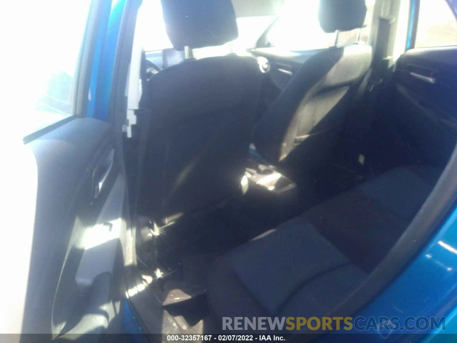 8 fotografías del automóvil dañado 3MYDLBYV5KY512805 TOYOTA YARIS SEDAN 2019