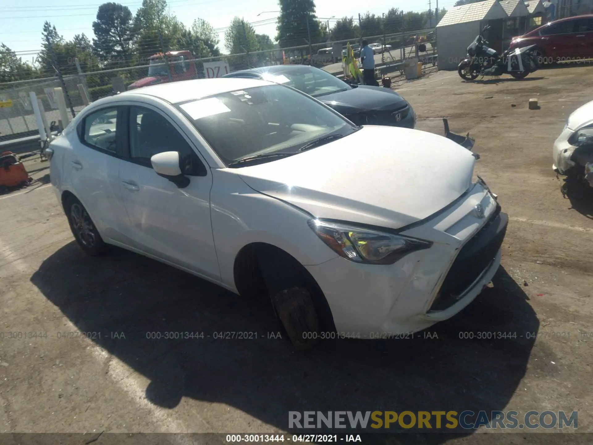 1 fotografías del automóvil dañado 3MYDLBYV5KY527806 TOYOTA YARIS SEDAN 2019