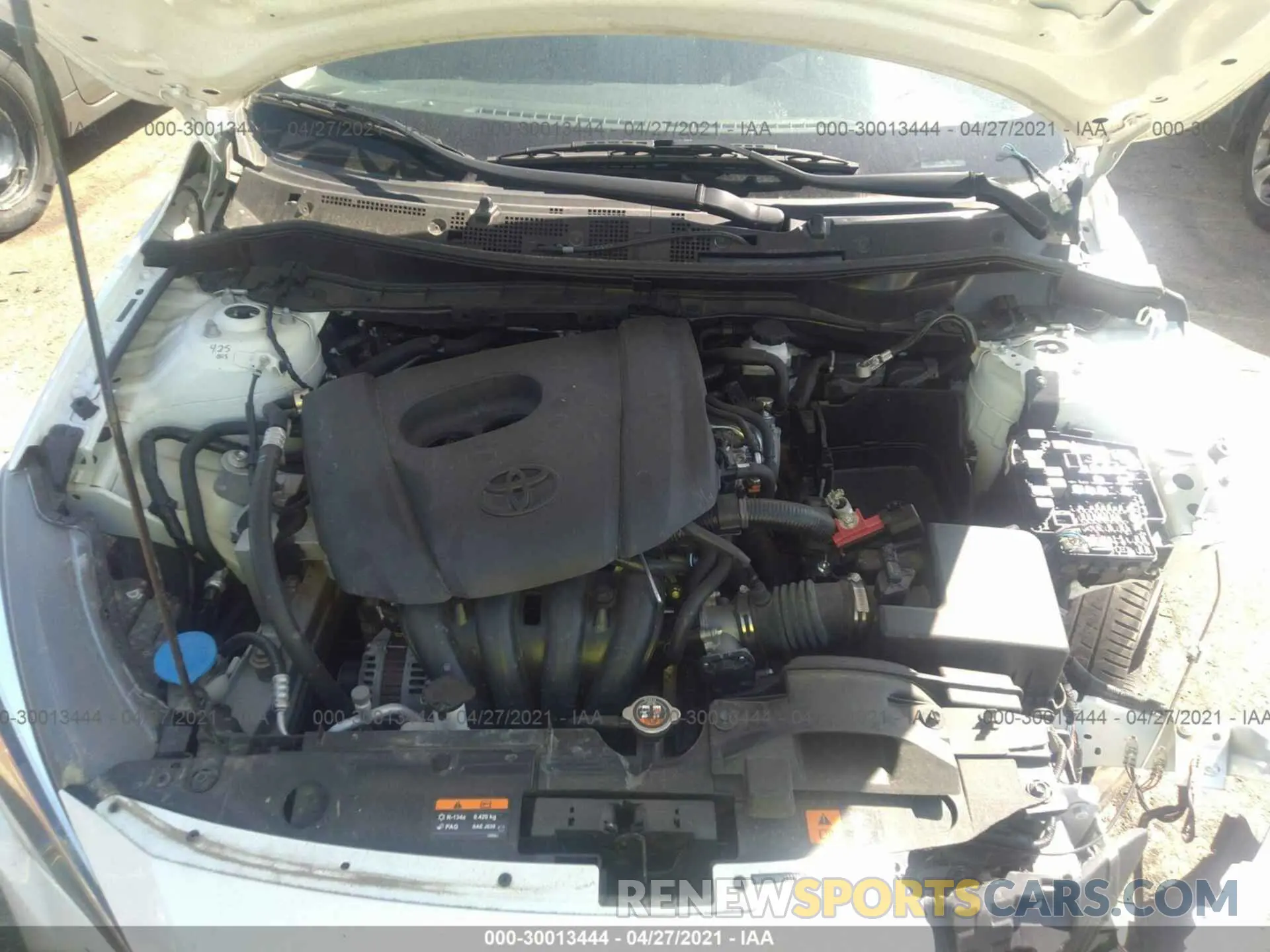 10 fotografías del automóvil dañado 3MYDLBYV5KY527806 TOYOTA YARIS SEDAN 2019