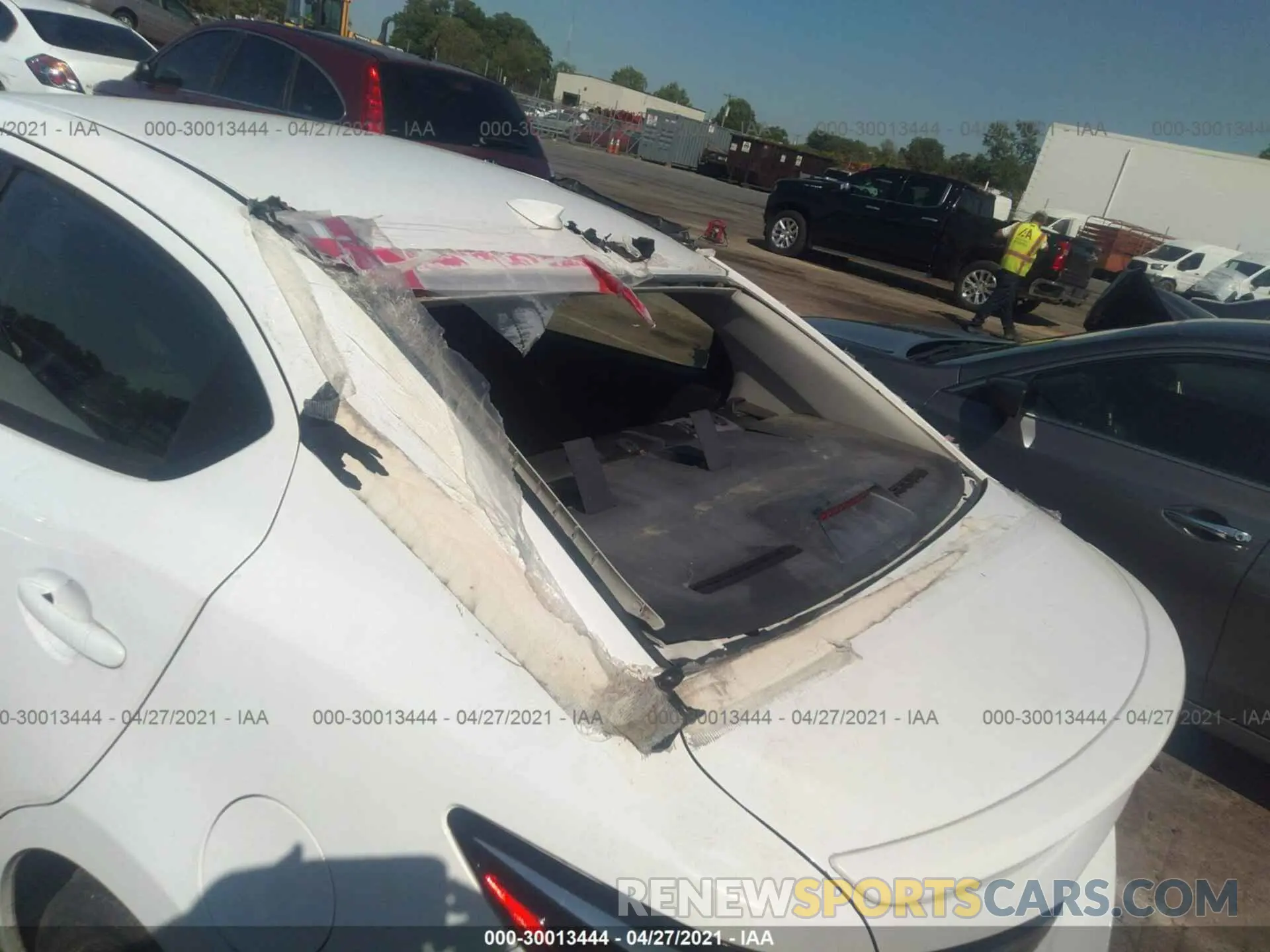11 fotografías del automóvil dañado 3MYDLBYV5KY527806 TOYOTA YARIS SEDAN 2019