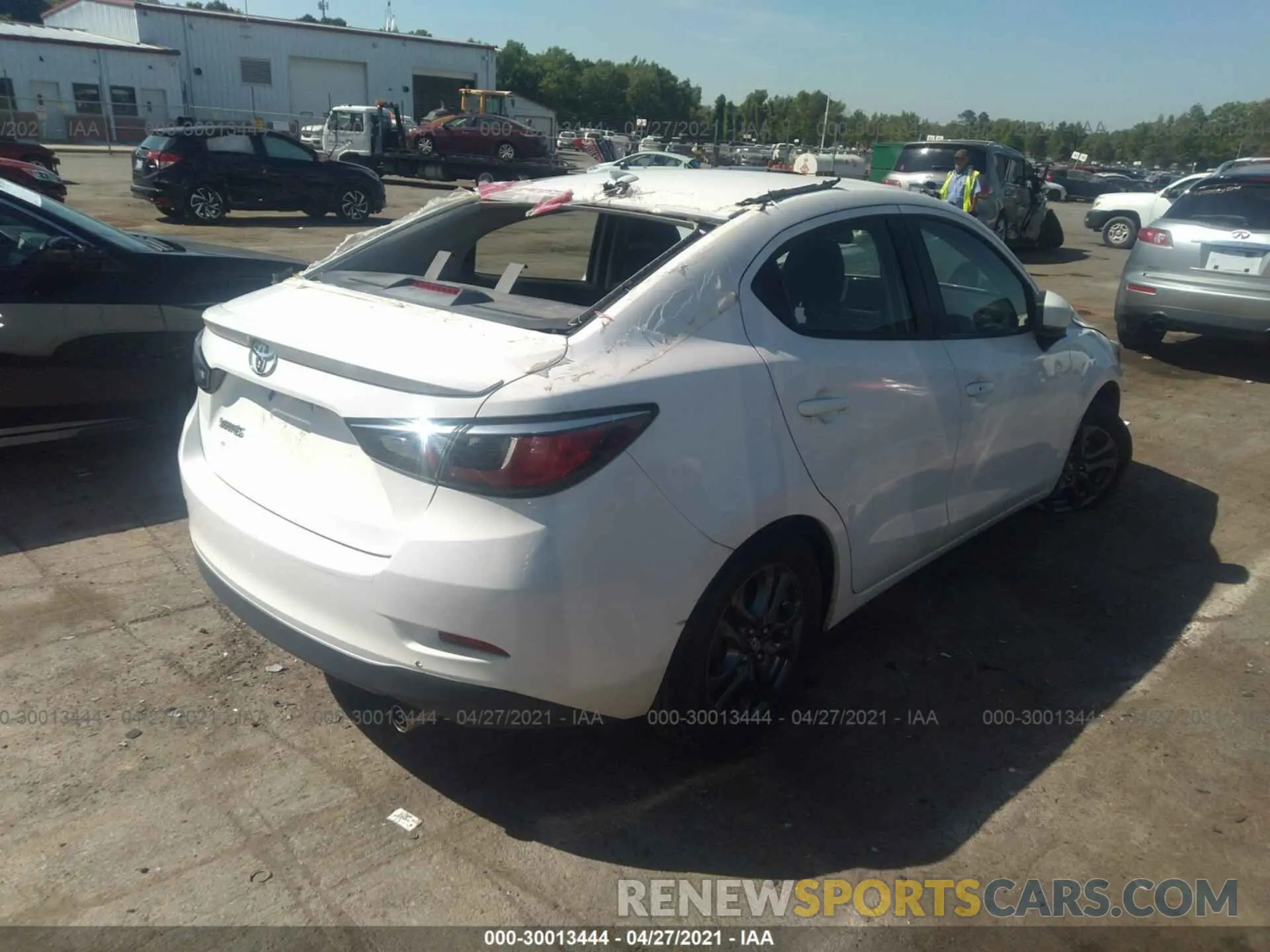 4 fotografías del automóvil dañado 3MYDLBYV5KY527806 TOYOTA YARIS SEDAN 2019