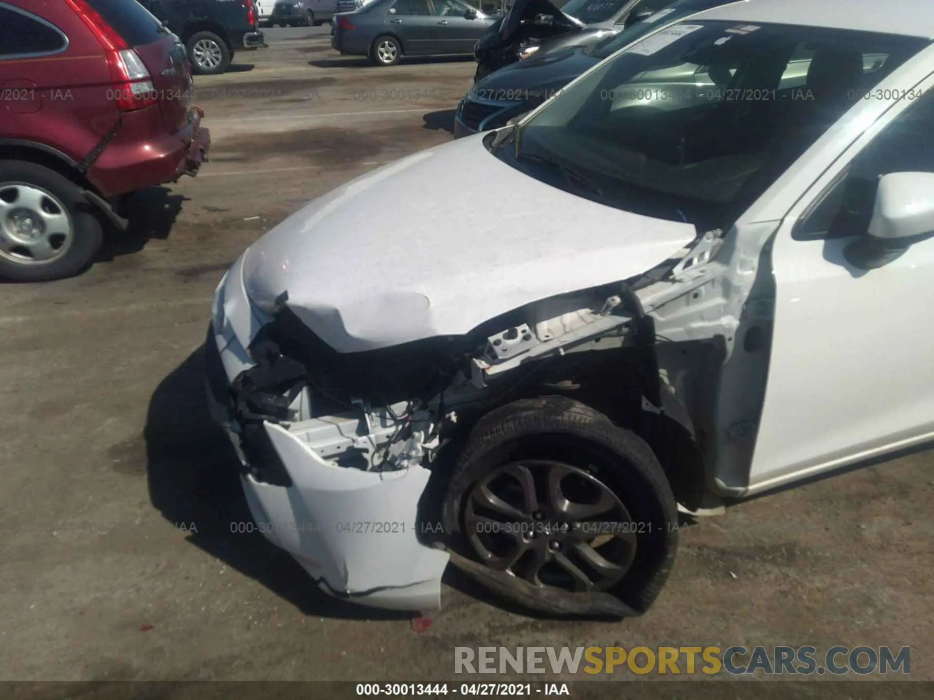 6 fotografías del automóvil dañado 3MYDLBYV5KY527806 TOYOTA YARIS SEDAN 2019