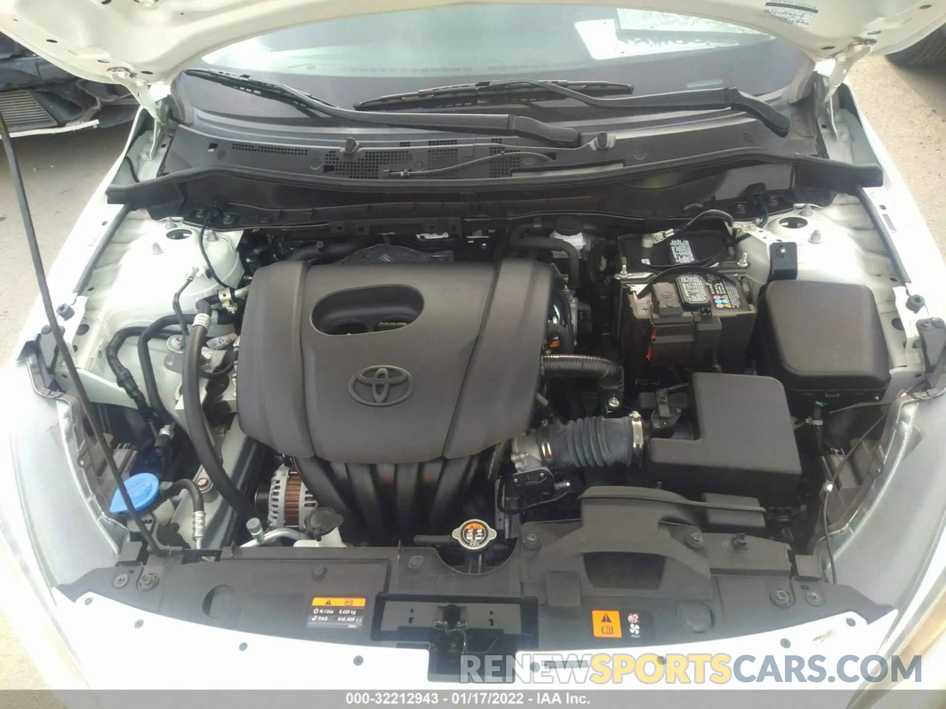 10 fotografías del automóvil dañado 3MYDLBYV6KY512960 TOYOTA YARIS SEDAN 2019