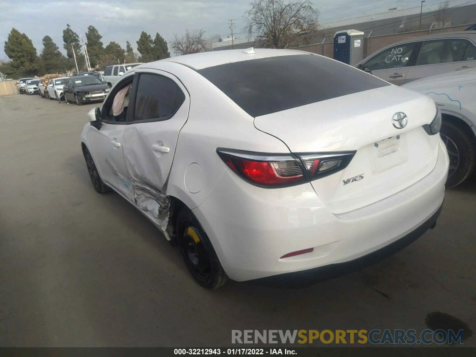 3 fotografías del automóvil dañado 3MYDLBYV6KY512960 TOYOTA YARIS SEDAN 2019