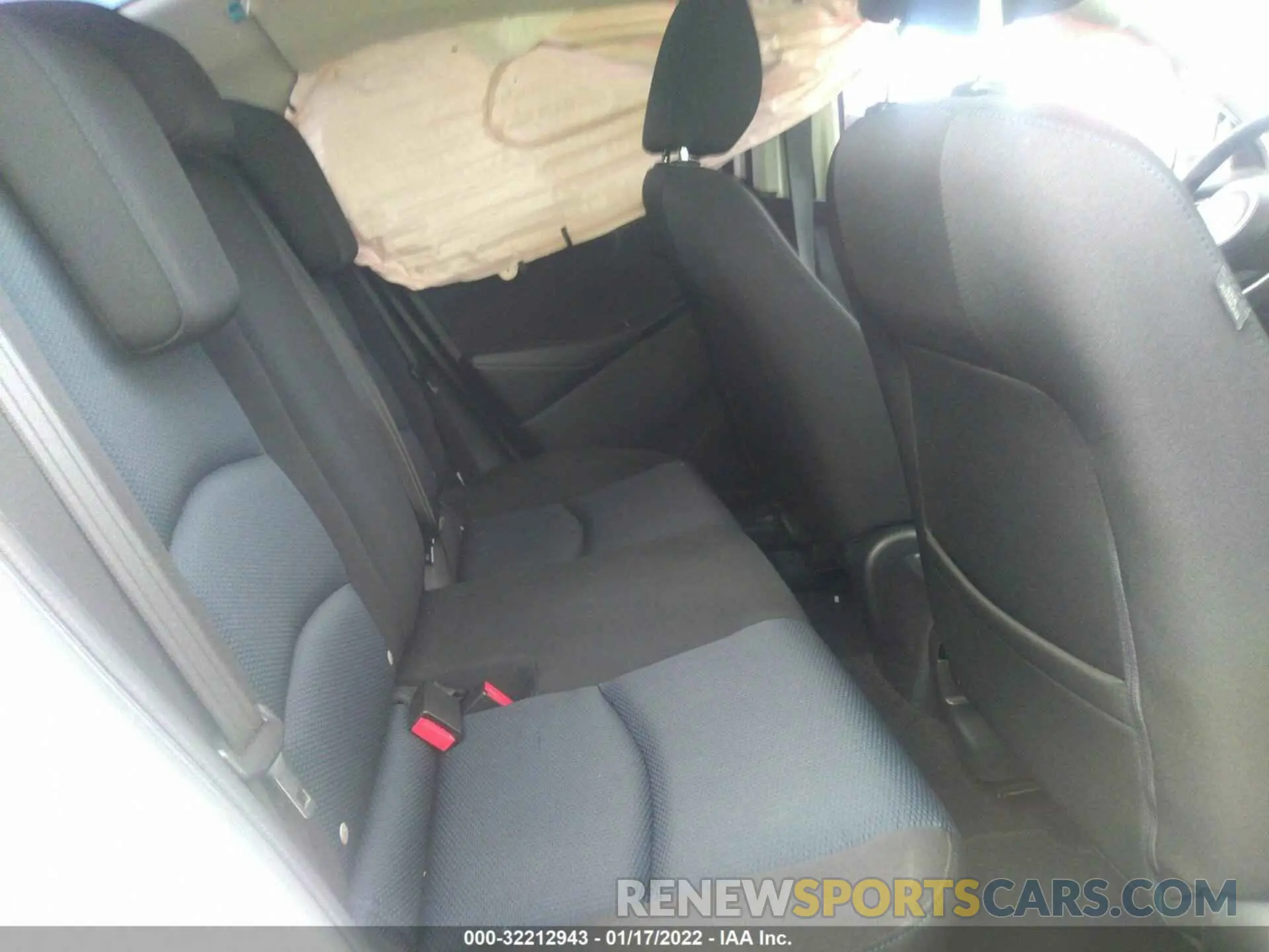 8 fotografías del automóvil dañado 3MYDLBYV6KY512960 TOYOTA YARIS SEDAN 2019