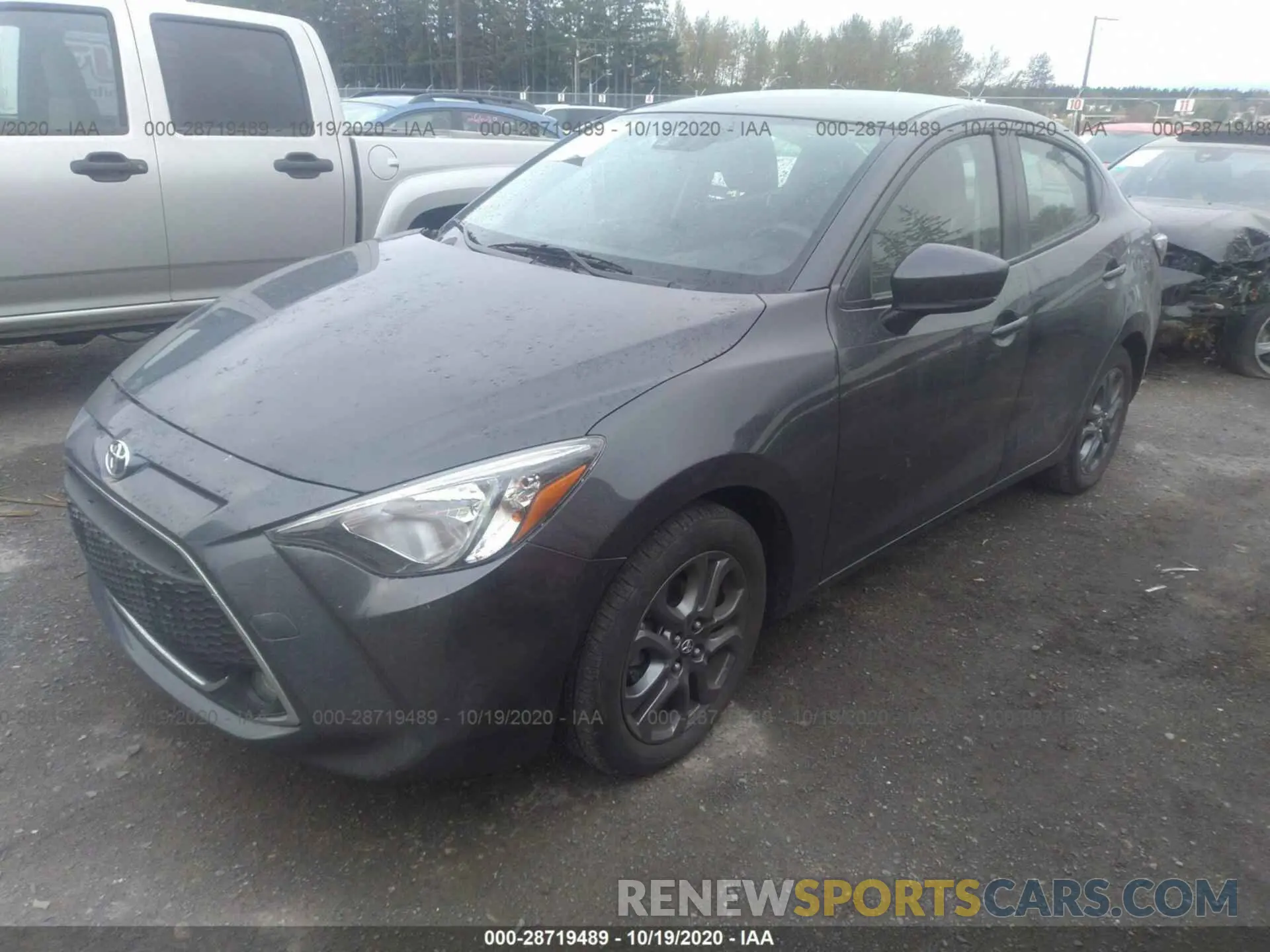 2 fotografías del automóvil dañado 3MYDLBYV7KY522011 TOYOTA YARIS SEDAN 2019