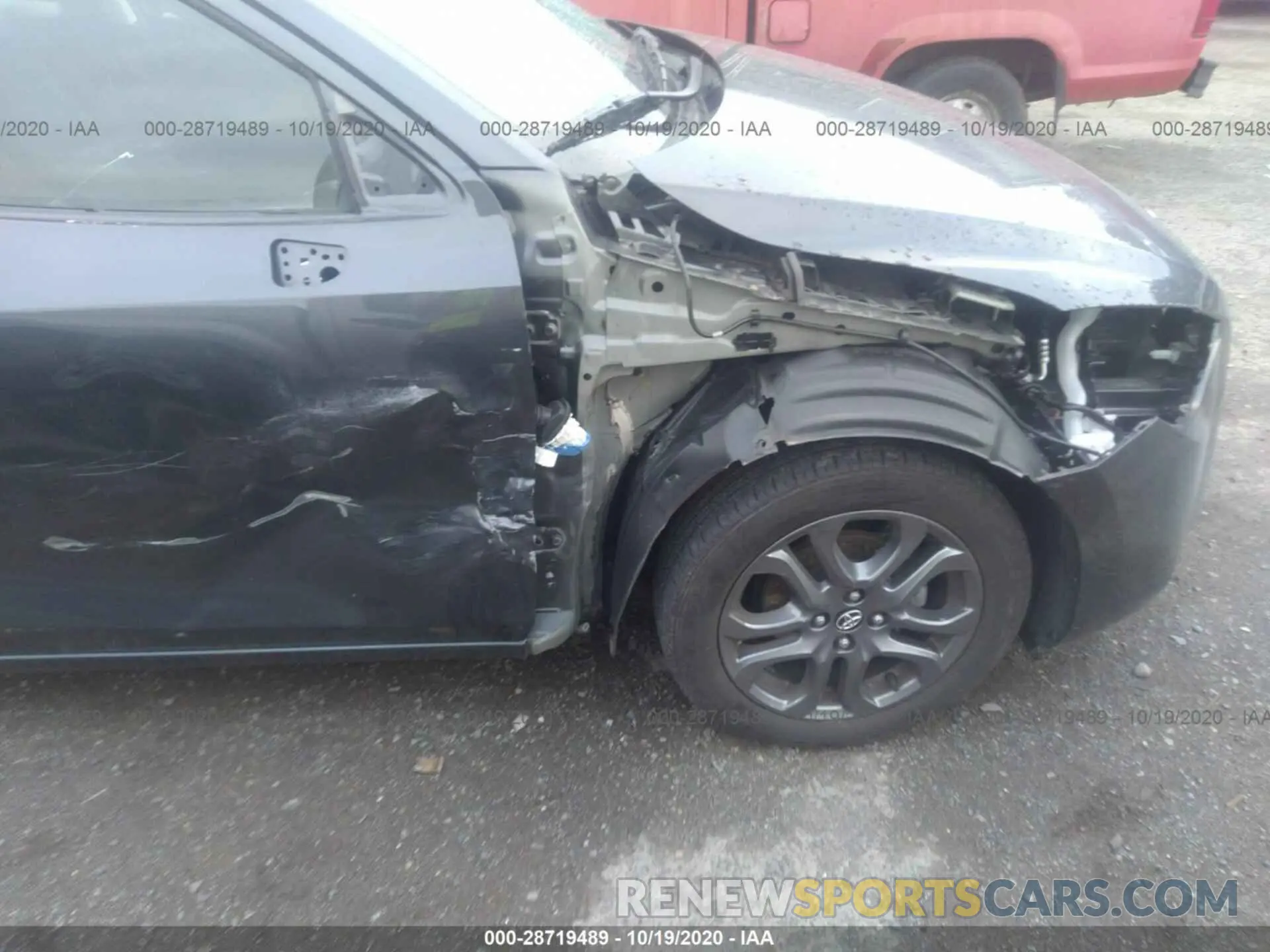 6 fotografías del automóvil dañado 3MYDLBYV7KY522011 TOYOTA YARIS SEDAN 2019