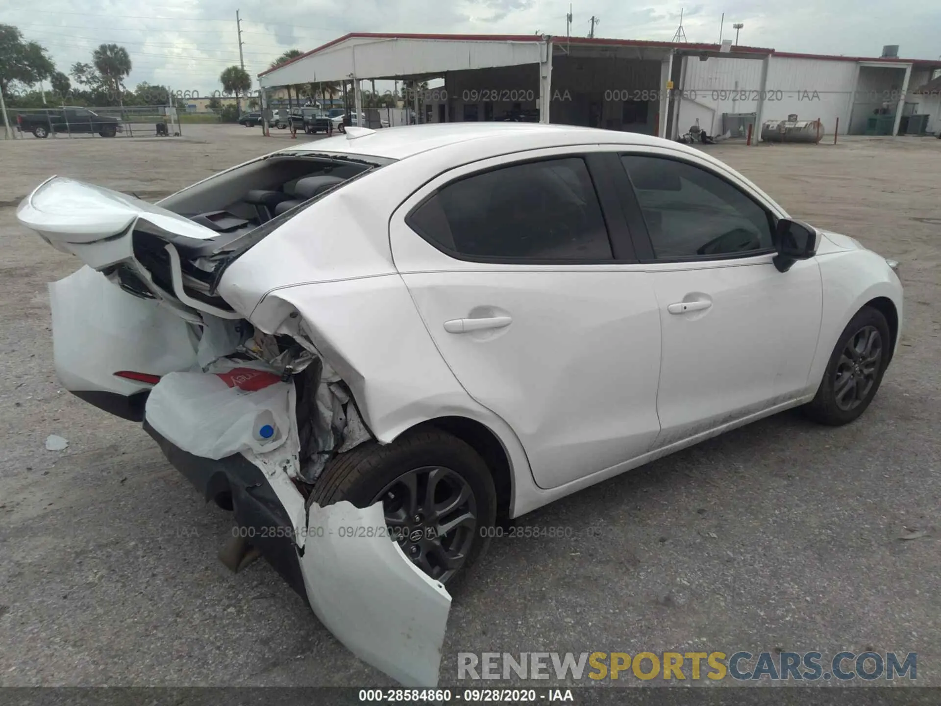 4 fotografías del automóvil dañado 3MYDLBYV9KY500804 TOYOTA YARIS SEDAN 2019