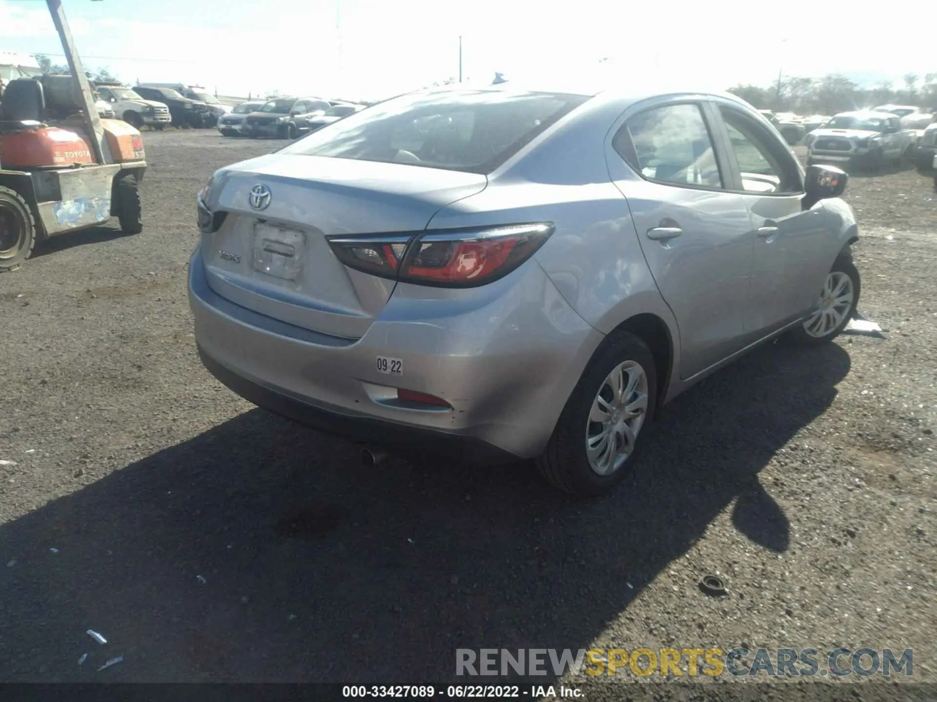 4 fotografías del automóvil dañado 3MYDLBYV0LY715263 TOYOTA YARIS SEDAN 2020