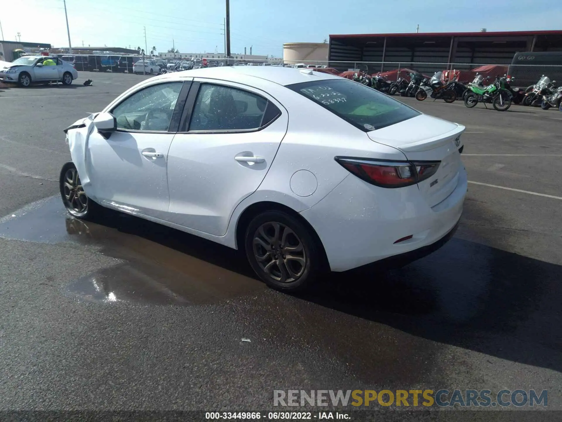 3 fotografías del automóvil dañado 3MYDLBYV2LY712882 TOYOTA YARIS SEDAN 2020