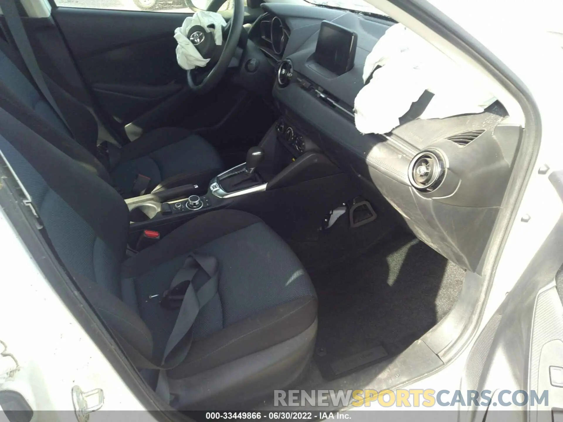 5 fotografías del automóvil dañado 3MYDLBYV2LY712882 TOYOTA YARIS SEDAN 2020
