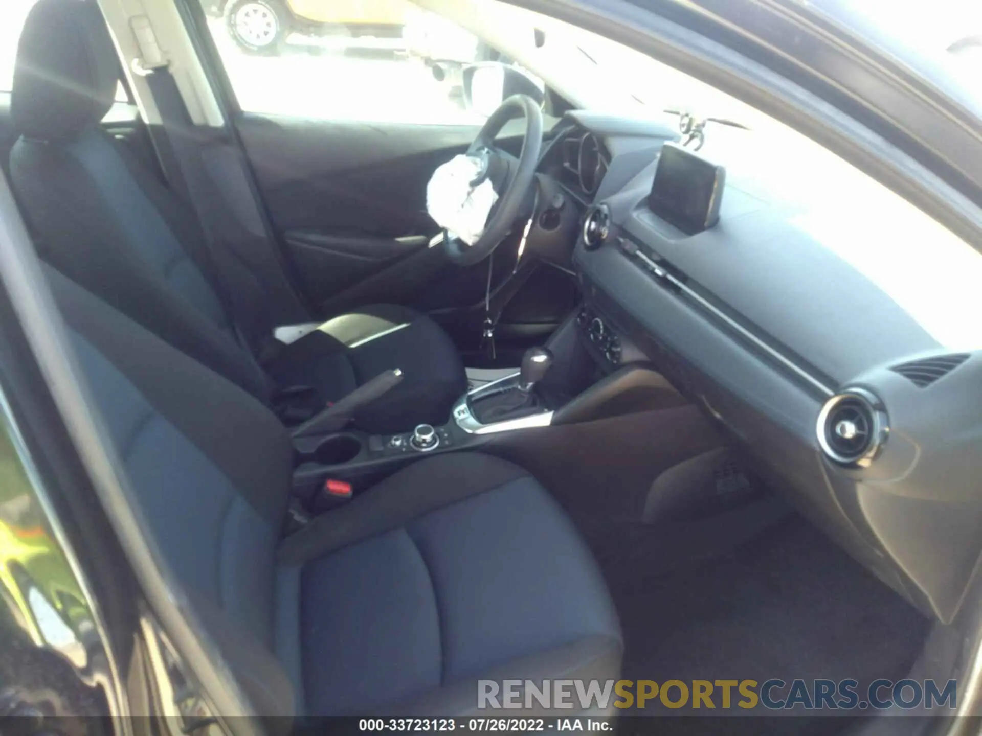 5 fotografías del automóvil dañado 3MYDLBYV2LY716950 TOYOTA YARIS SEDAN 2020