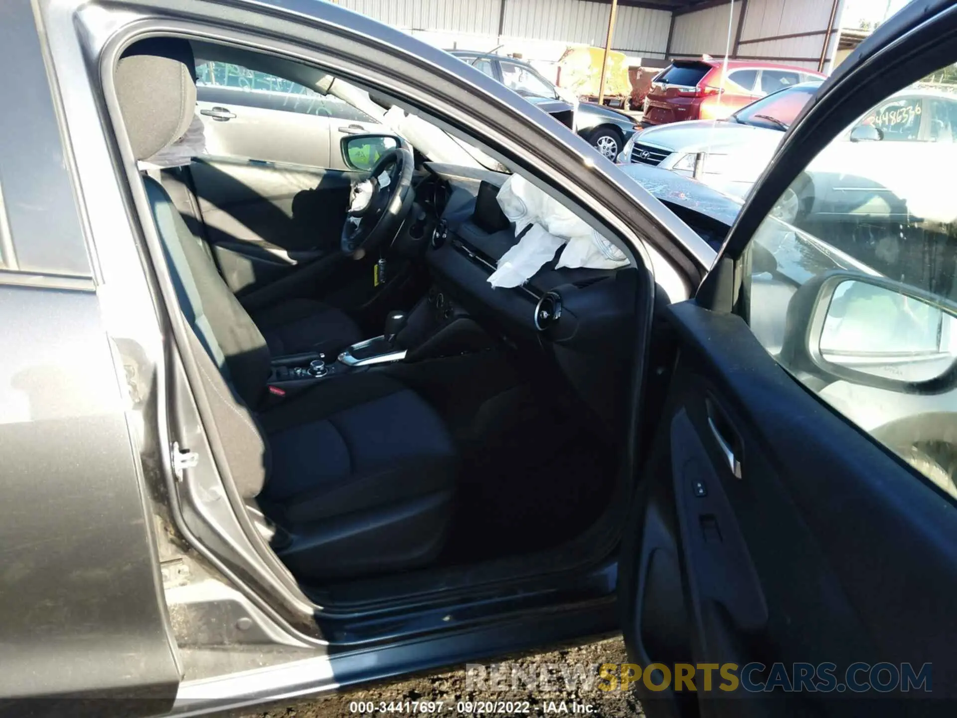 5 fotografías del automóvil dañado 3MYDLBYV4LY703326 TOYOTA YARIS SEDAN 2020