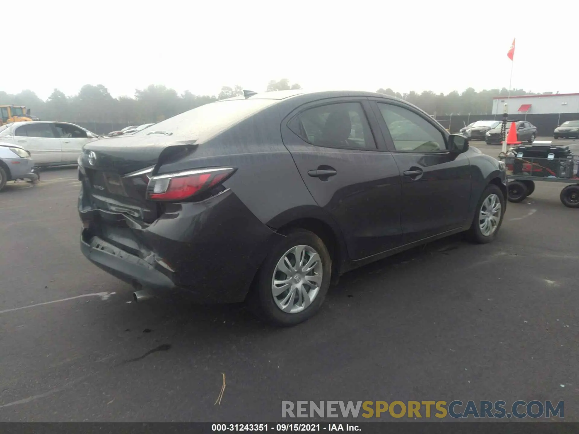 4 fotografías del automóvil dañado 3MYDLBYV5LY701374 TOYOTA YARIS SEDAN 2020