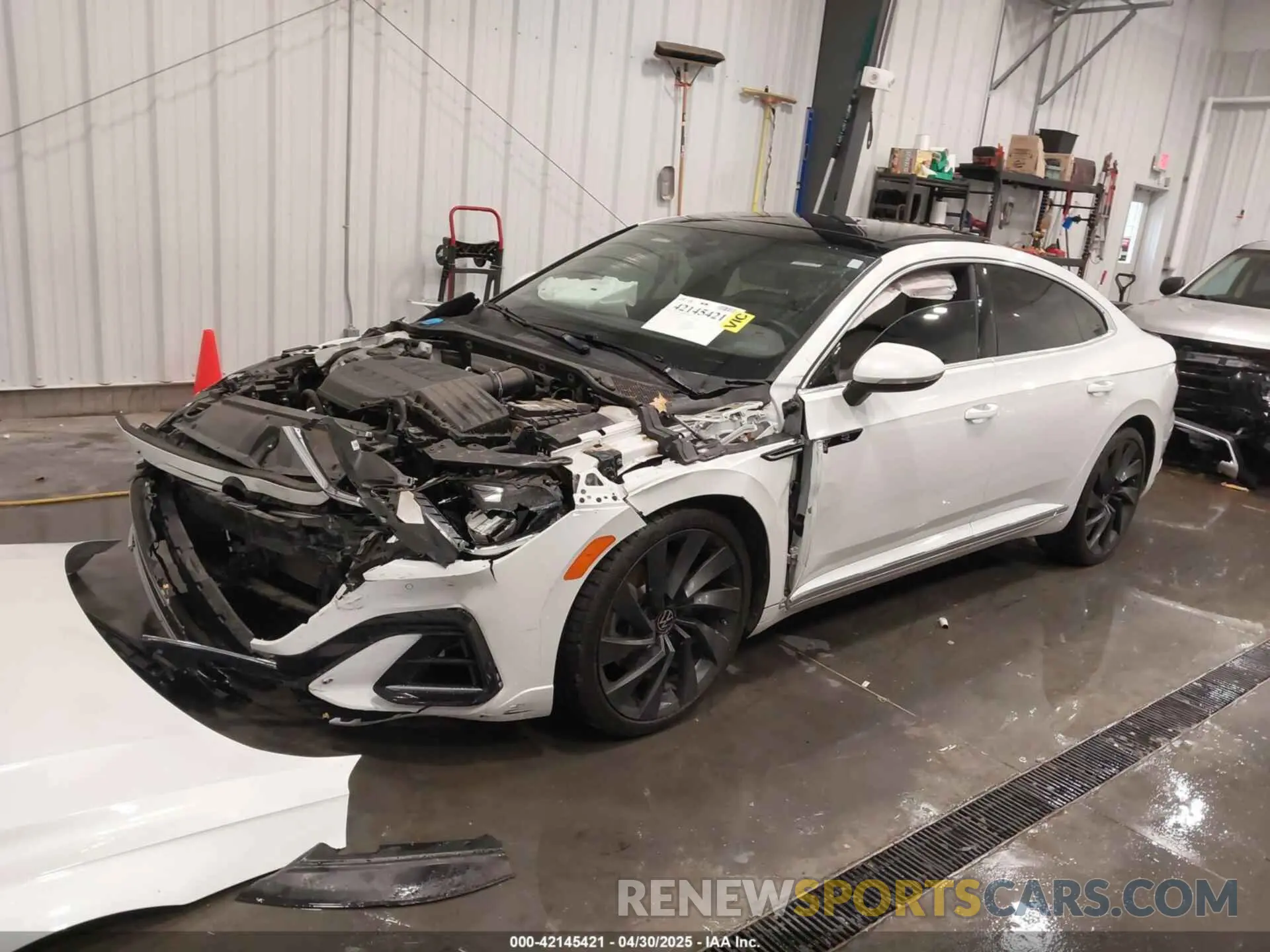 2 fotografías del automóvil dañado WVWAR7AN6PE002507 VOLKSWAGEN ARTEON 2023