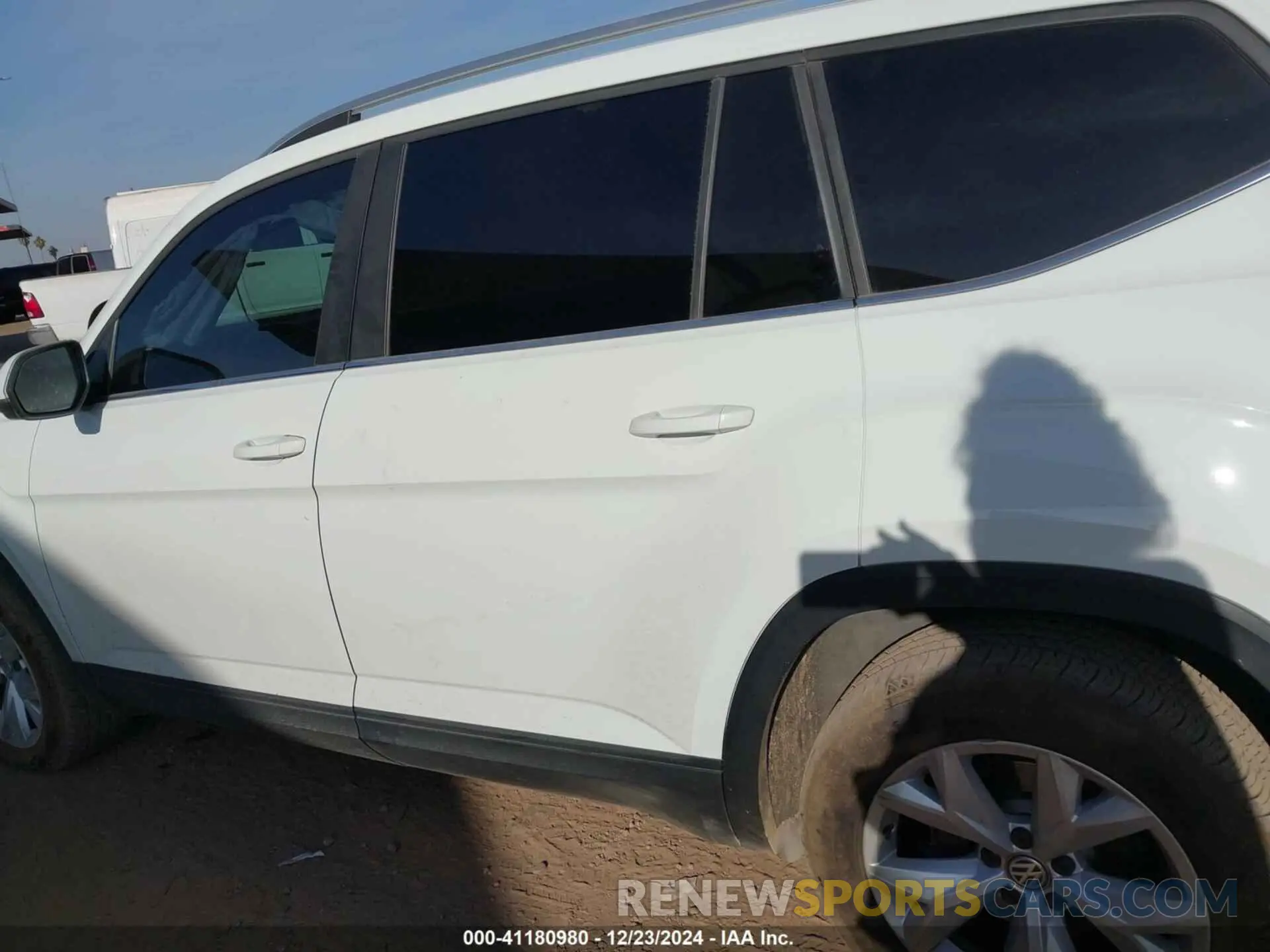 14 fotografías del automóvil dañado 1V2DR2CA7KC581066 VOLKSWAGEN ATLAS 2019