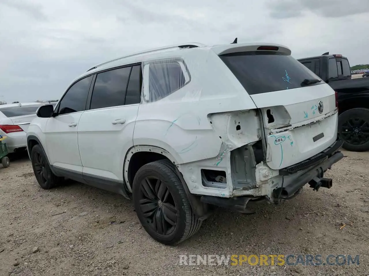 2 fotografías del automóvil dañado 1V2ER2CA0KC593693 VOLKSWAGEN ATLAS 2019