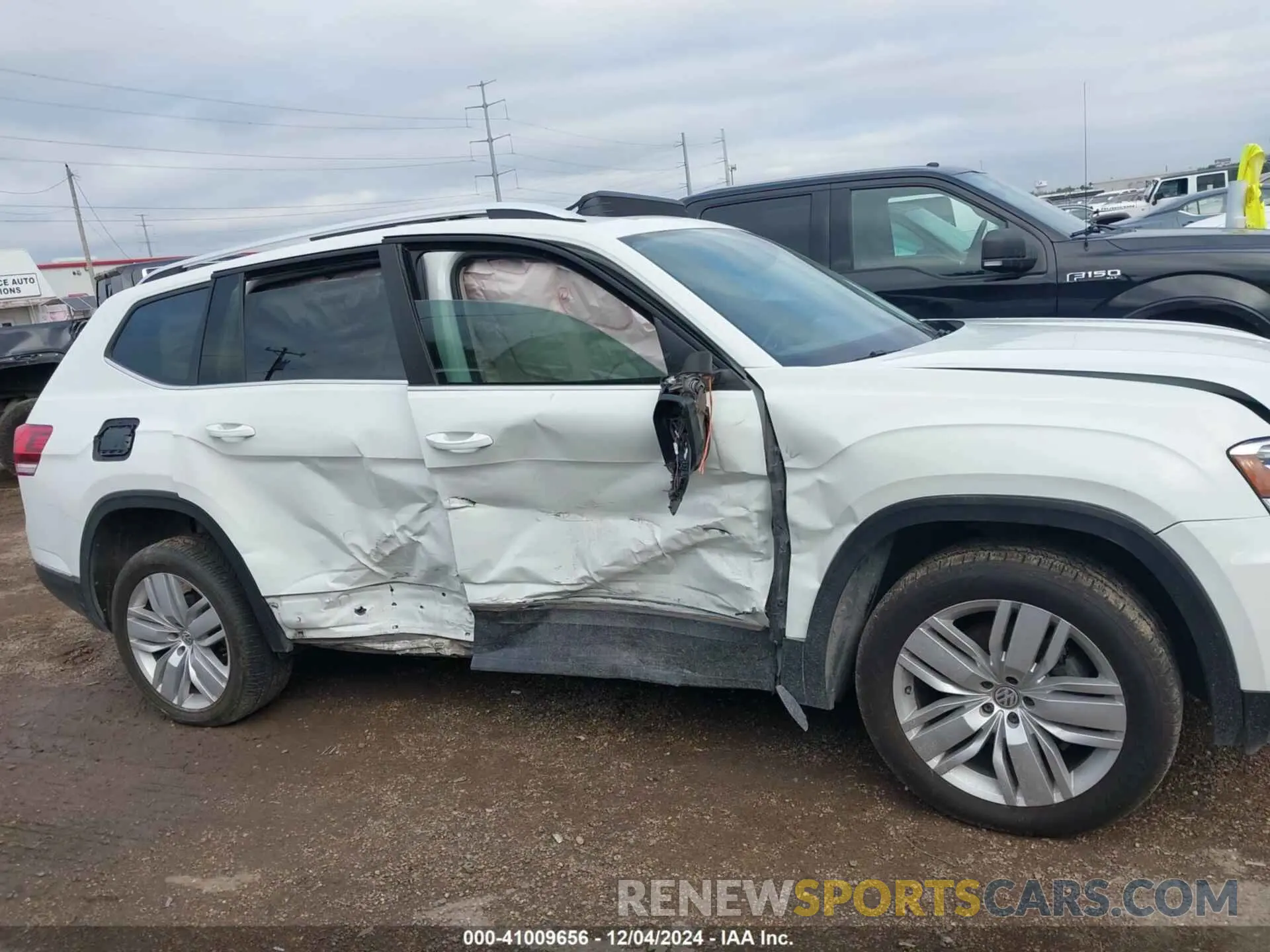 13 fotografías del automóvil dañado 1V2ER2CA1KC620397 VOLKSWAGEN ATLAS 2019