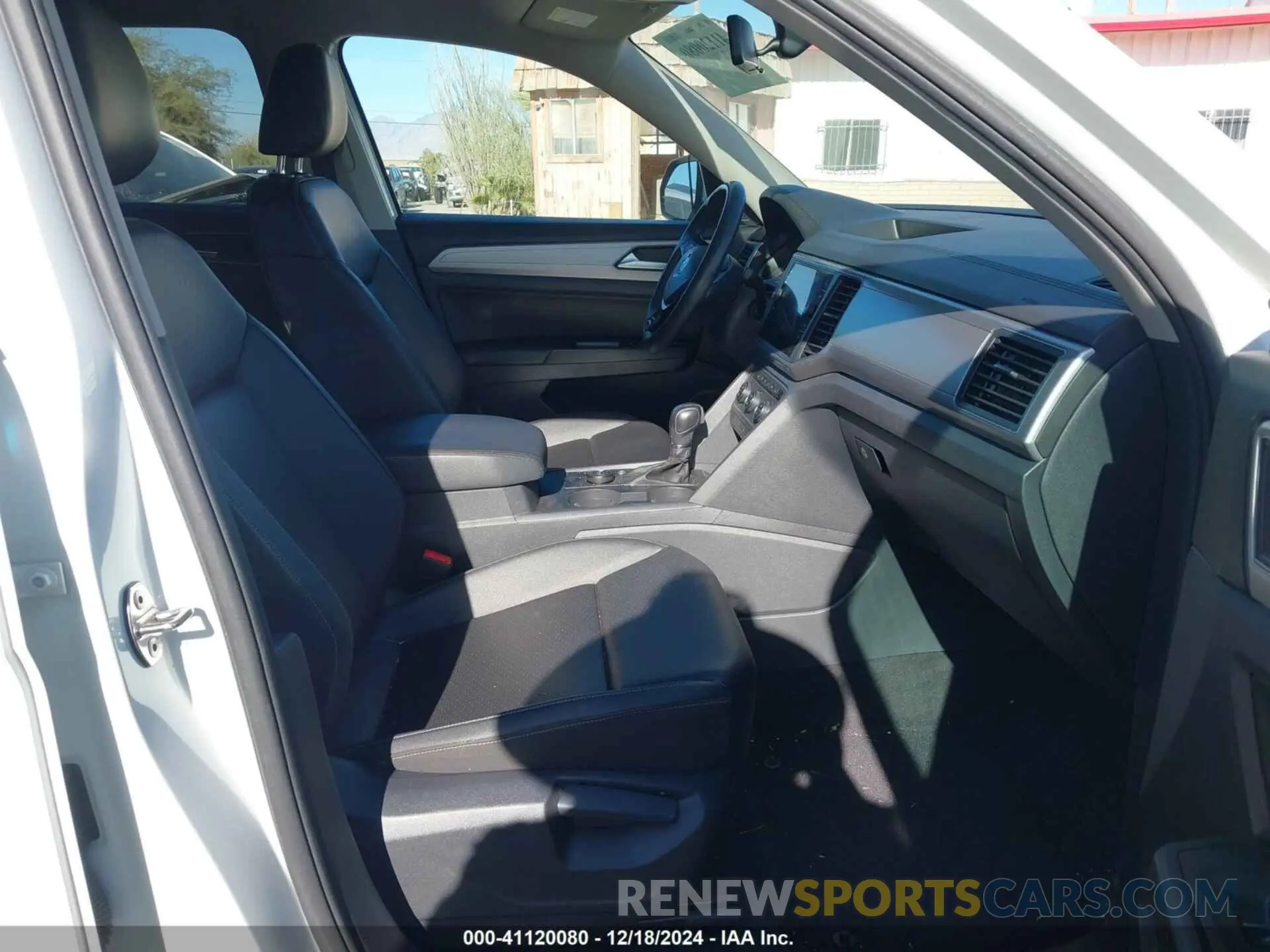 5 fotografías del automóvil dañado 1V2LR2CA0KC548163 VOLKSWAGEN ATLAS 2019