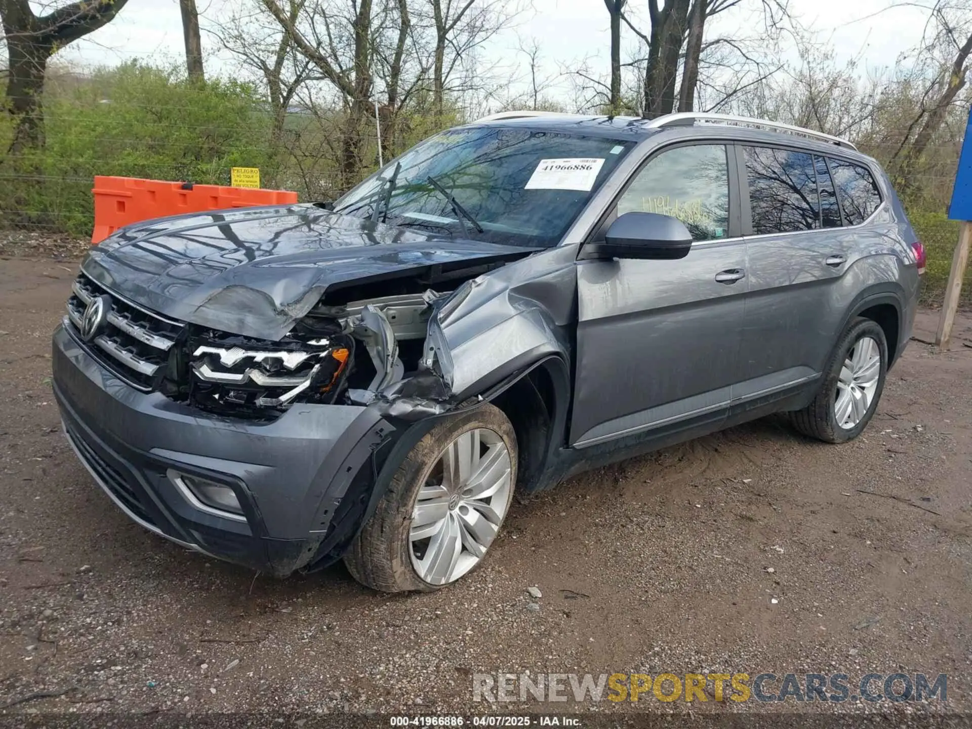 2 fotografías del automóvil dañado 1V2MR2CA5KC610726 VOLKSWAGEN ATLAS 2019