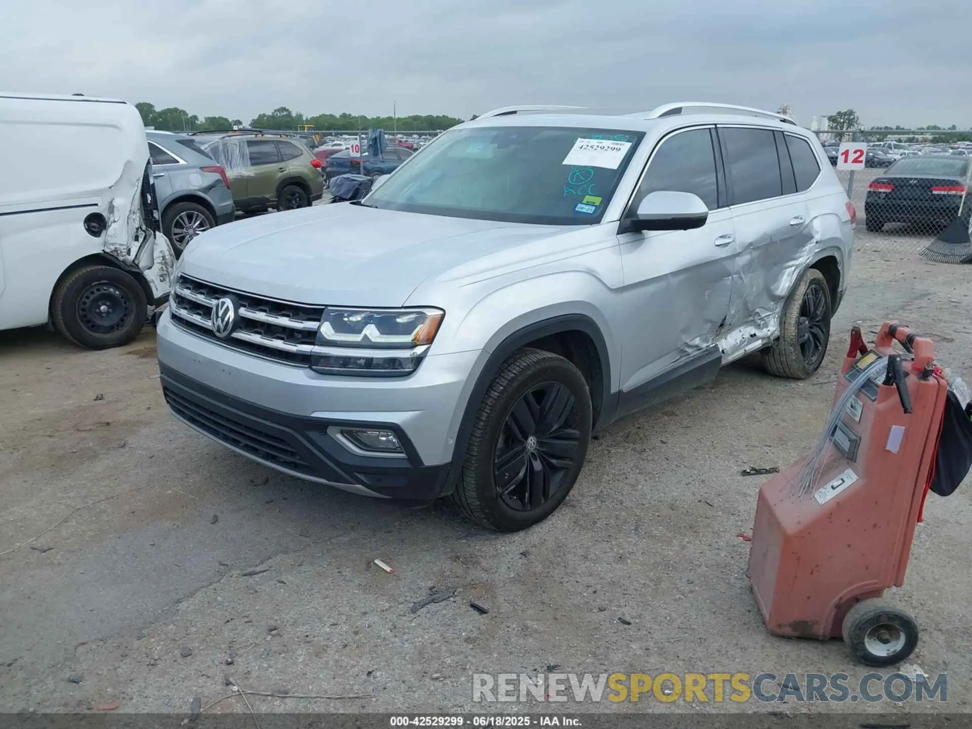 2 fotografías del automóvil dañado 1V2NR2CA3KC555536 VOLKSWAGEN ATLAS 2019
