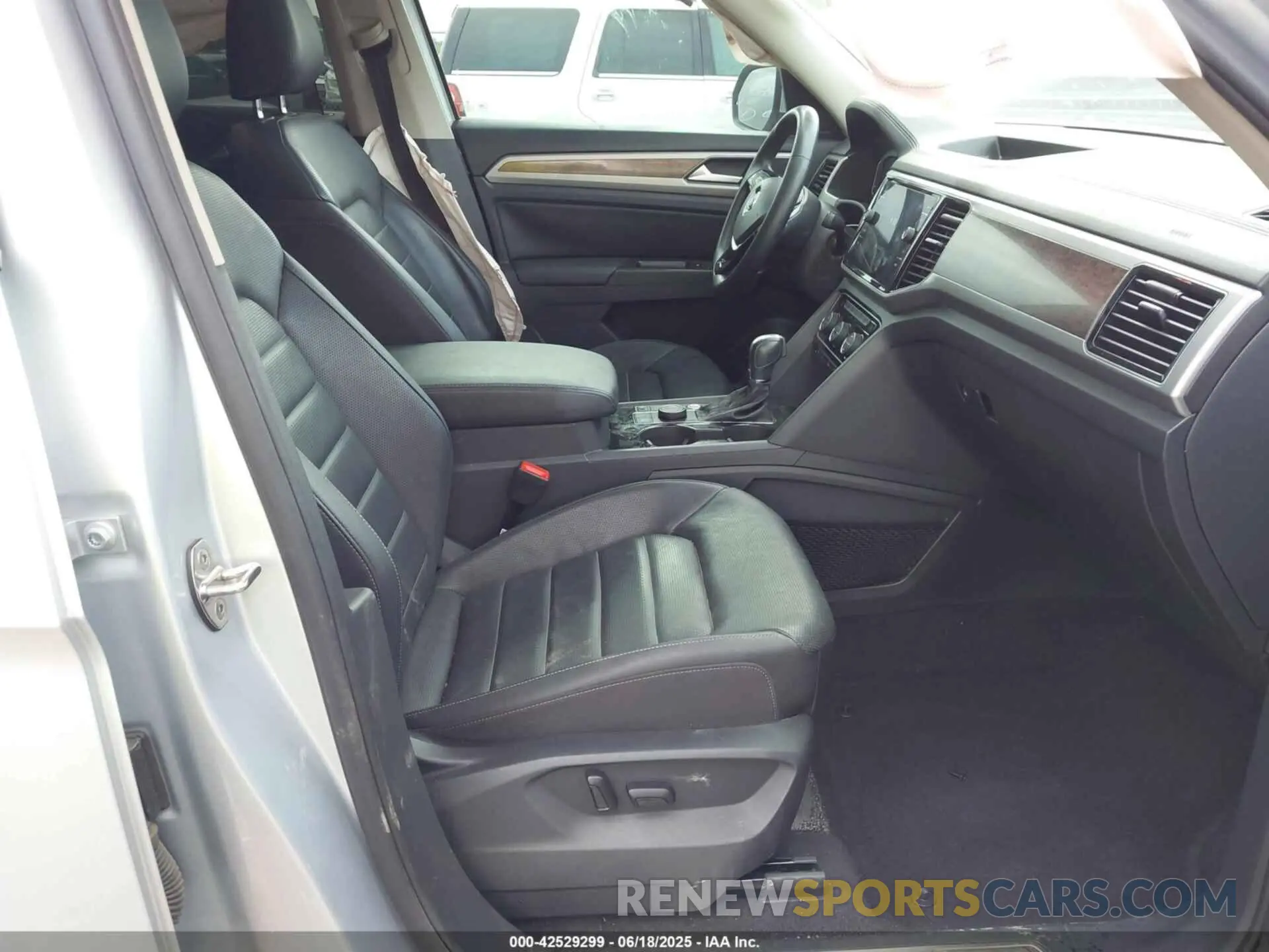 5 fotografías del automóvil dañado 1V2NR2CA3KC555536 VOLKSWAGEN ATLAS 2019