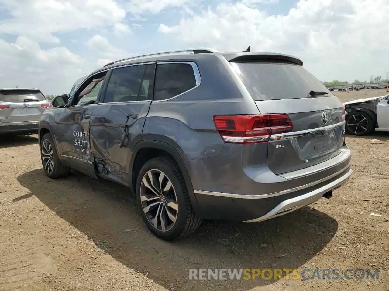 2 fotografías del automóvil dañado 1V2NR2CA3KC575995 VOLKSWAGEN ATLAS 2019