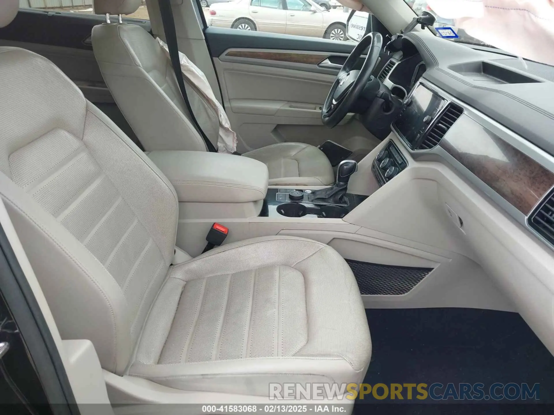 5 fotografías del automóvil dañado 1V2NR2CAXKC550320 VOLKSWAGEN ATLAS 2019