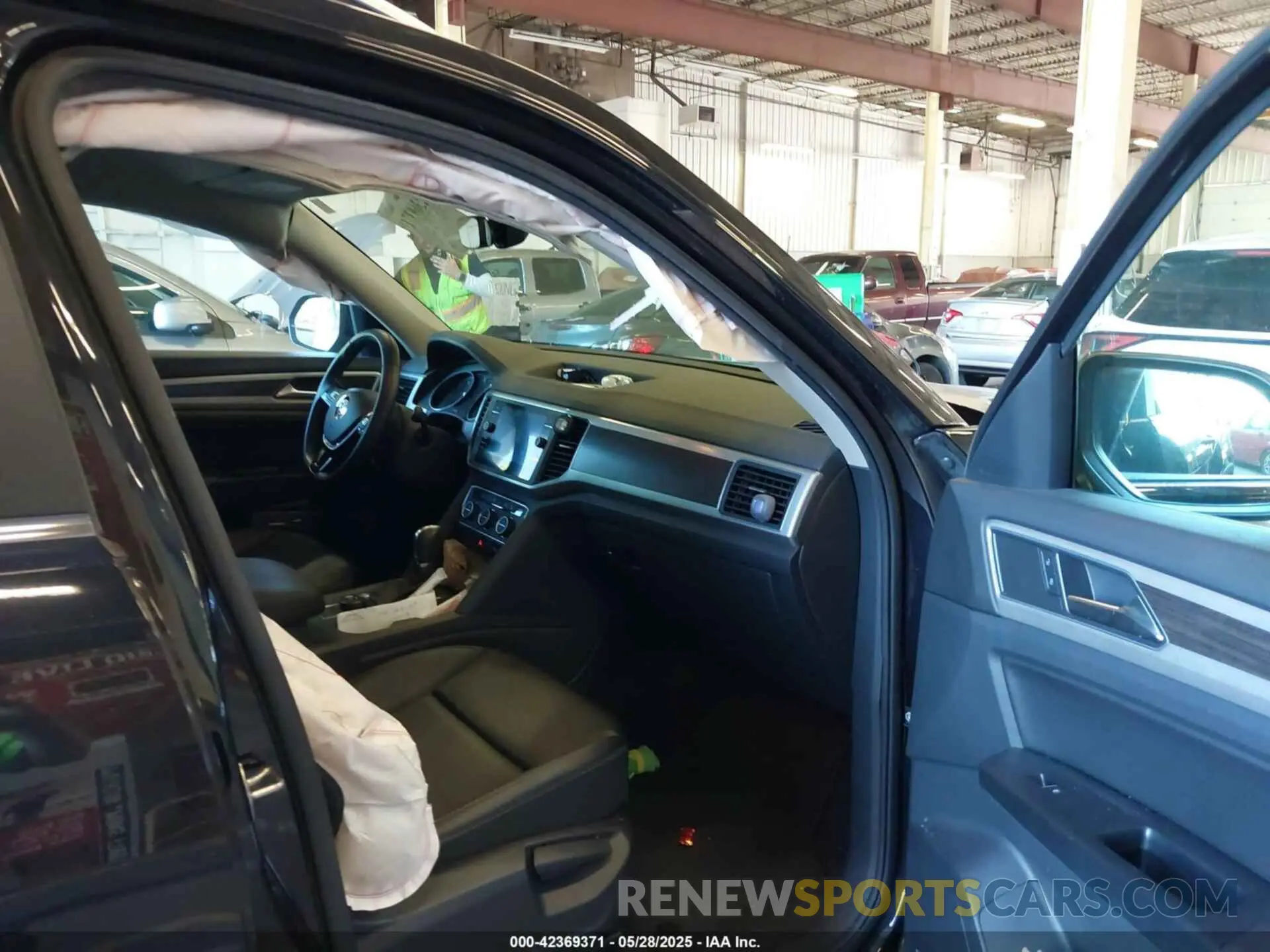 5 fotografías del automóvil dañado 1V2UR2CA2KC515962 VOLKSWAGEN ATLAS 2019