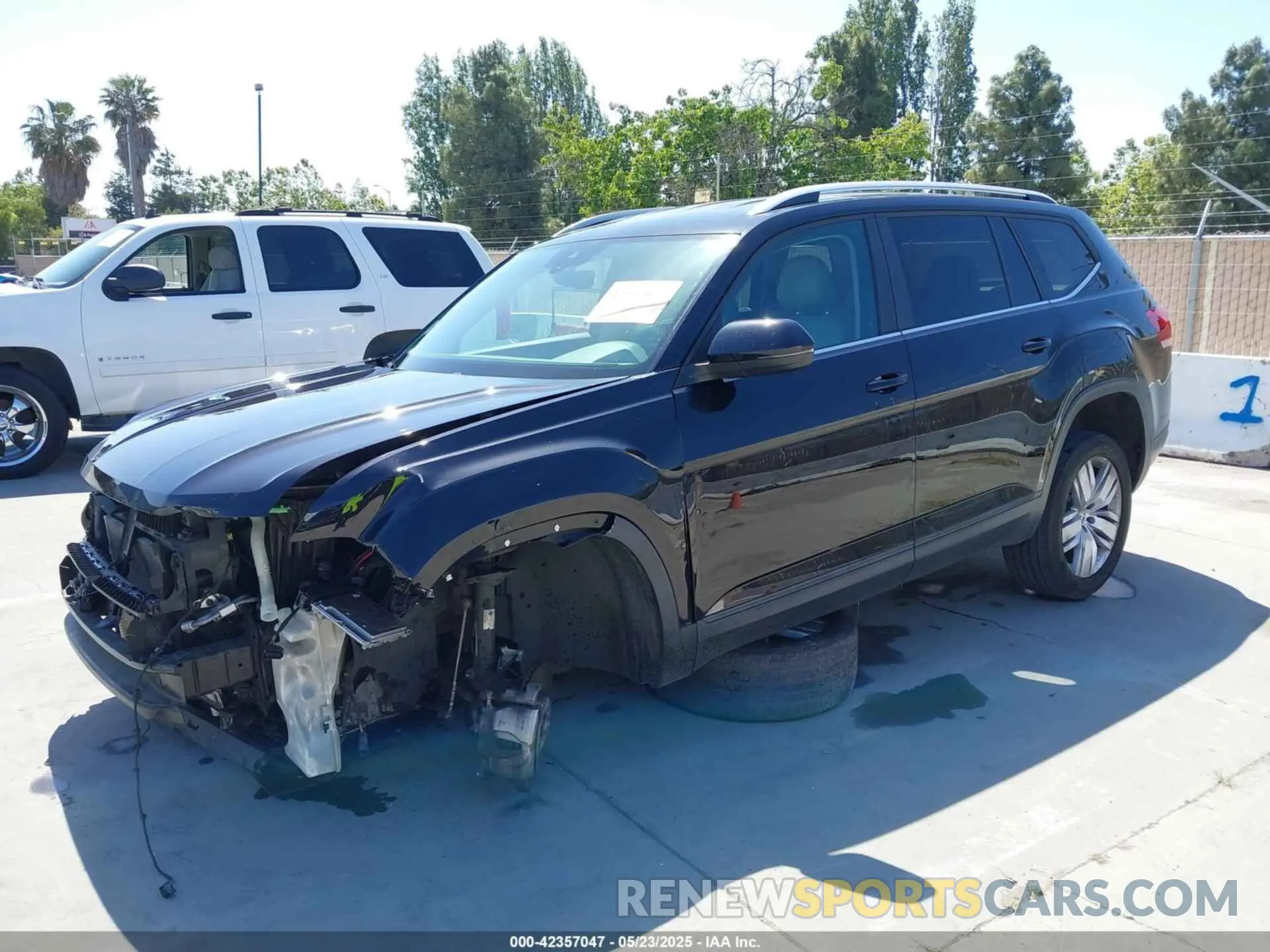 2 fotografías del automóvil dañado 1V2UR2CA2KC528291 VOLKSWAGEN ATLAS 2019
