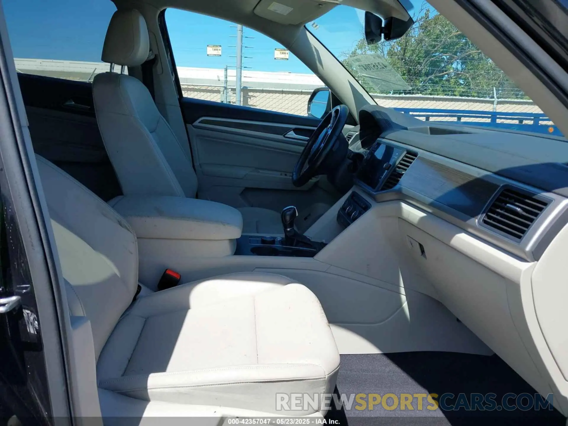 5 fotografías del automóvil dañado 1V2UR2CA2KC528291 VOLKSWAGEN ATLAS 2019