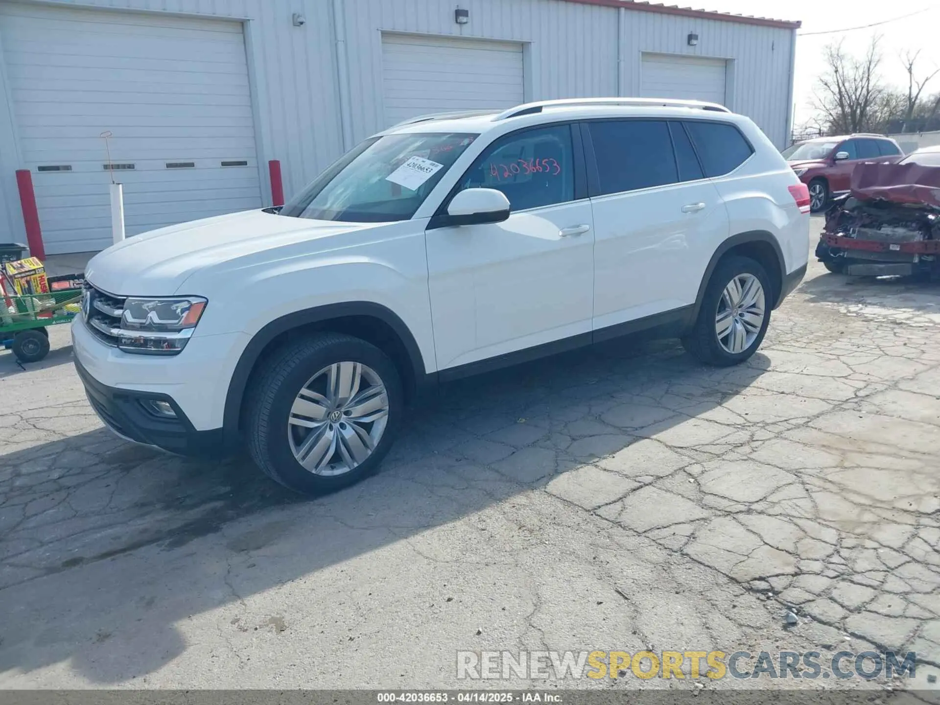 2 fotografías del automóvil dañado 1V2UR2CA3KC613804 VOLKSWAGEN ATLAS 2019