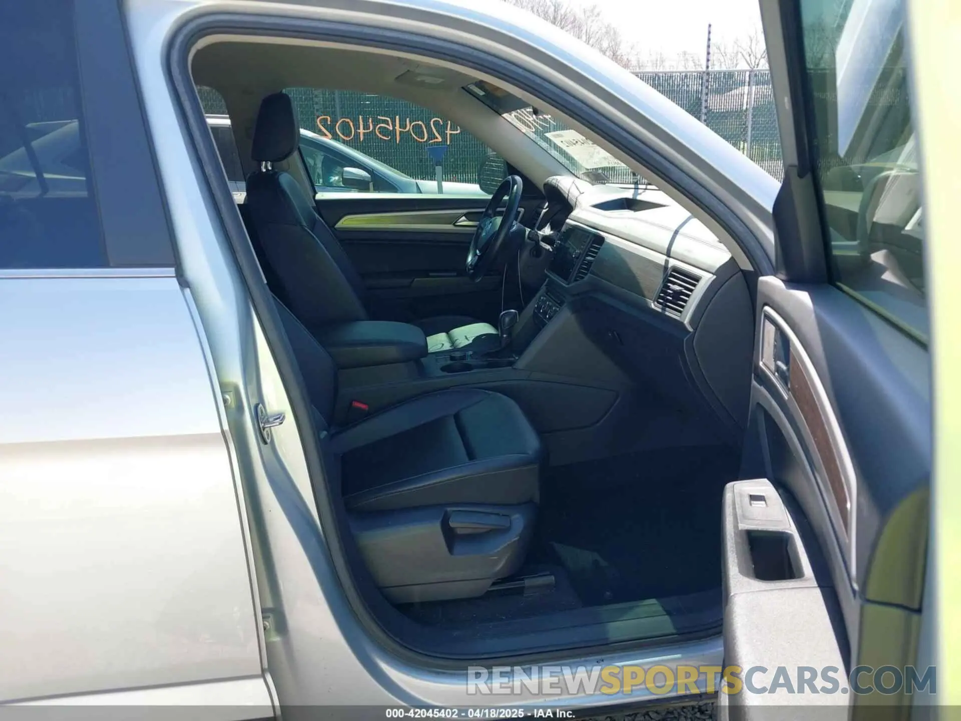 5 fotografías del automóvil dañado 1V2UR2CA7KC528108 VOLKSWAGEN ATLAS 2019
