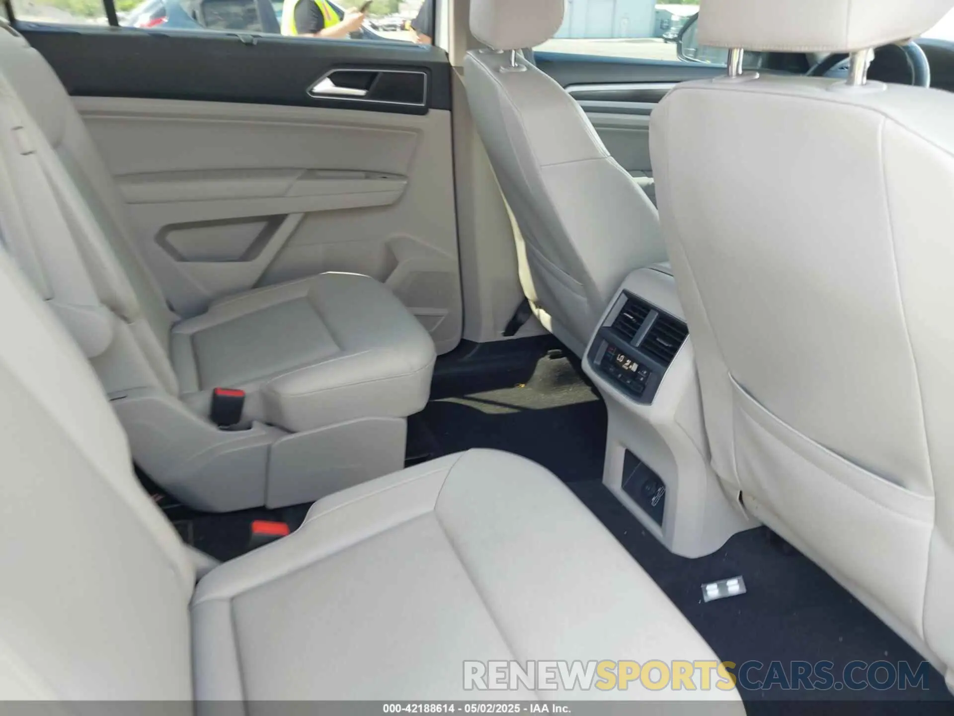8 fotografías del automóvil dañado 1V2UR2CAXKC539779 VOLKSWAGEN ATLAS 2019