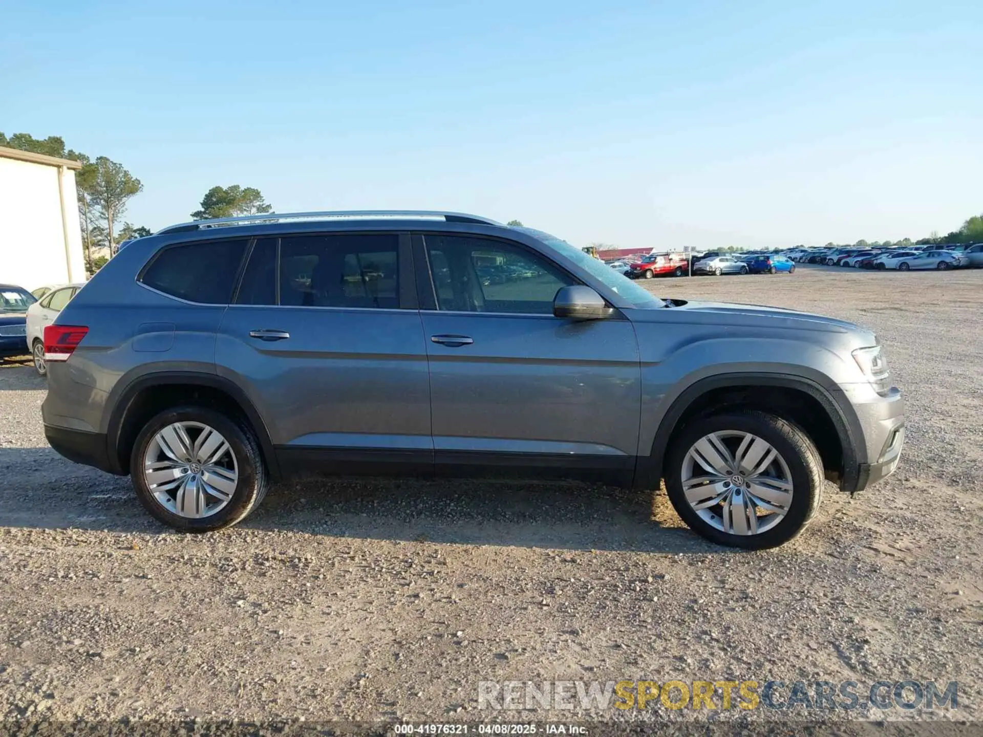 12 fotografías del automóvil dañado 1V2WR2CA1KC567222 VOLKSWAGEN ATLAS 2019
