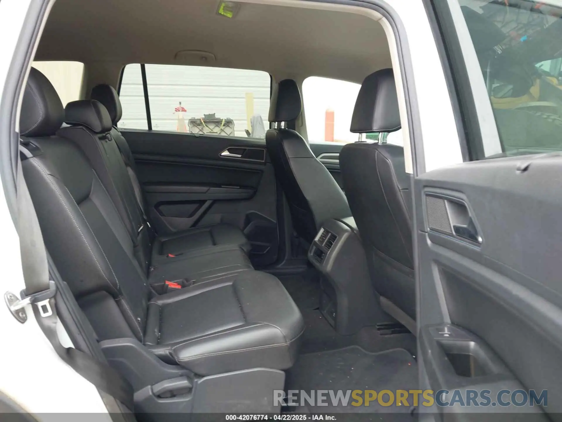 8 fotografías del automóvil dañado 1V2WR2CA2KC545696 VOLKSWAGEN ATLAS 2019
