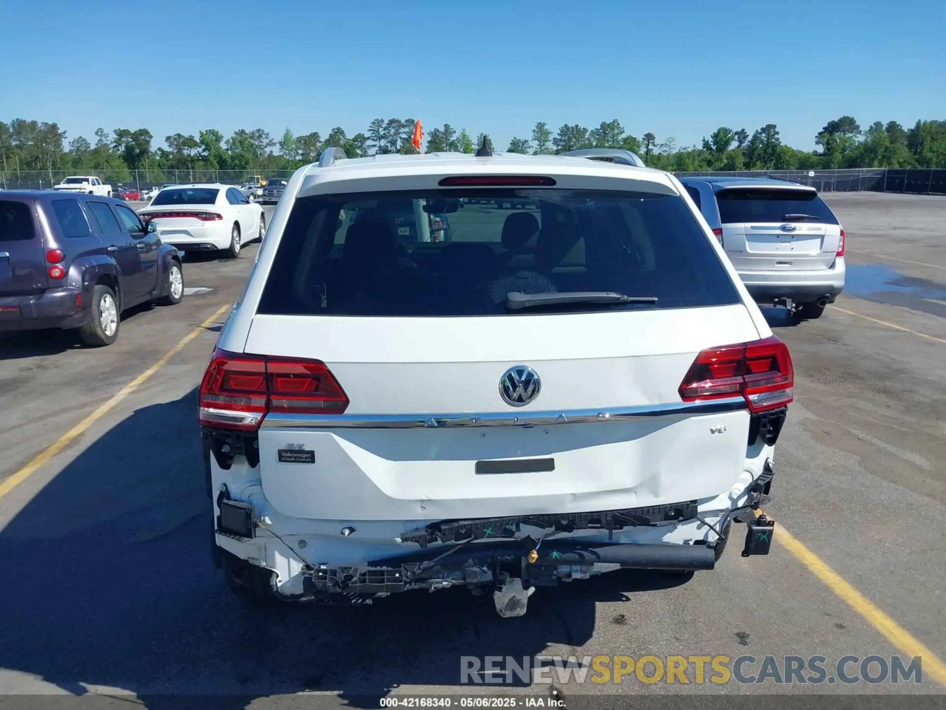 17 fotografías del automóvil dañado 1V2WR2CA3KC503490 VOLKSWAGEN ATLAS 2019