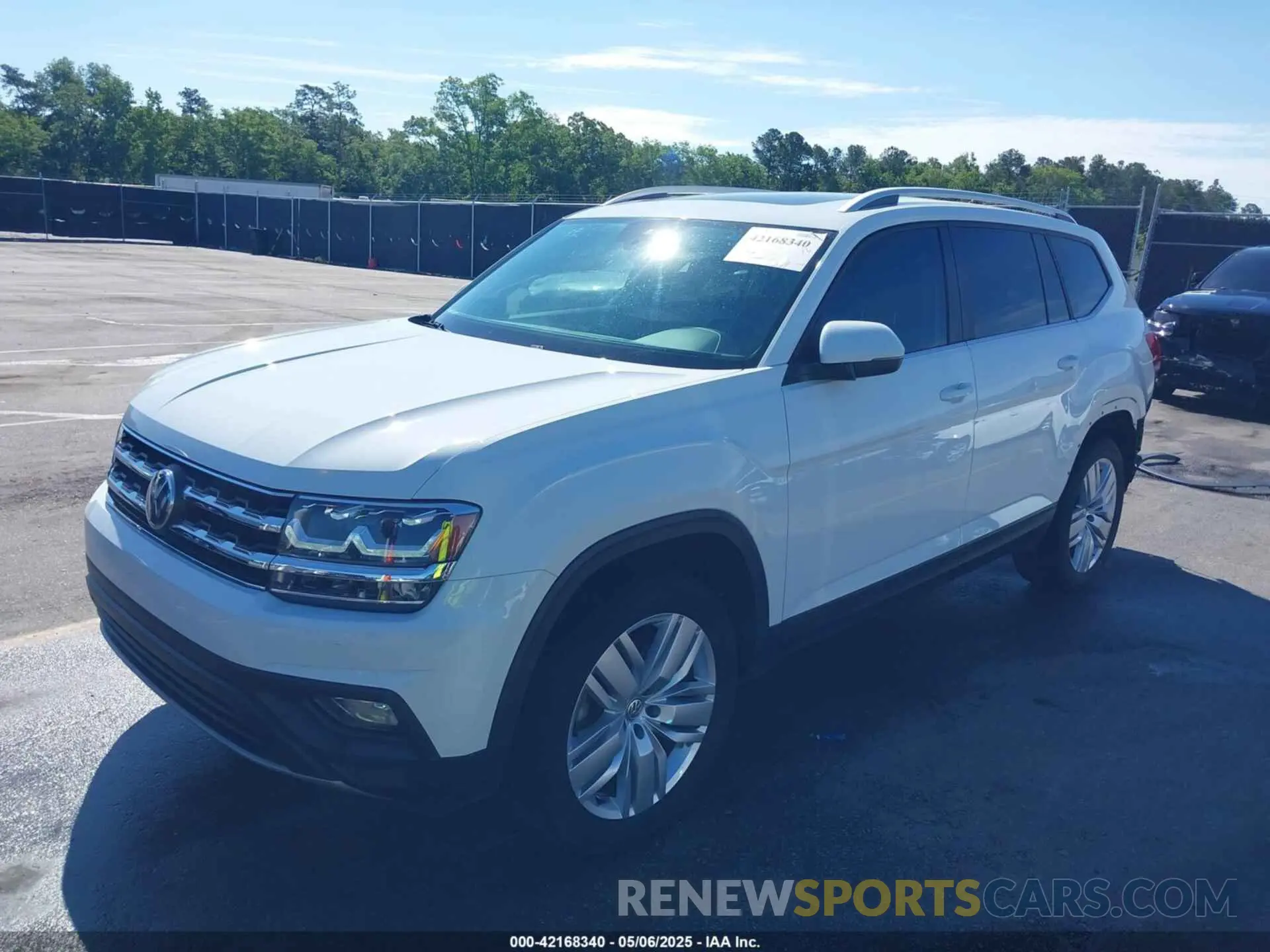 2 fotografías del automóvil dañado 1V2WR2CA3KC503490 VOLKSWAGEN ATLAS 2019