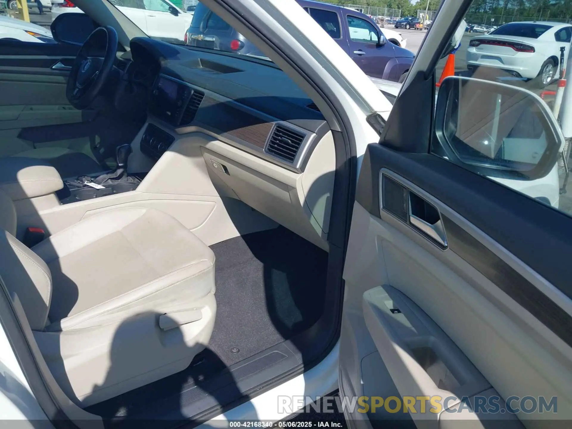 5 fotografías del automóvil dañado 1V2WR2CA3KC503490 VOLKSWAGEN ATLAS 2019