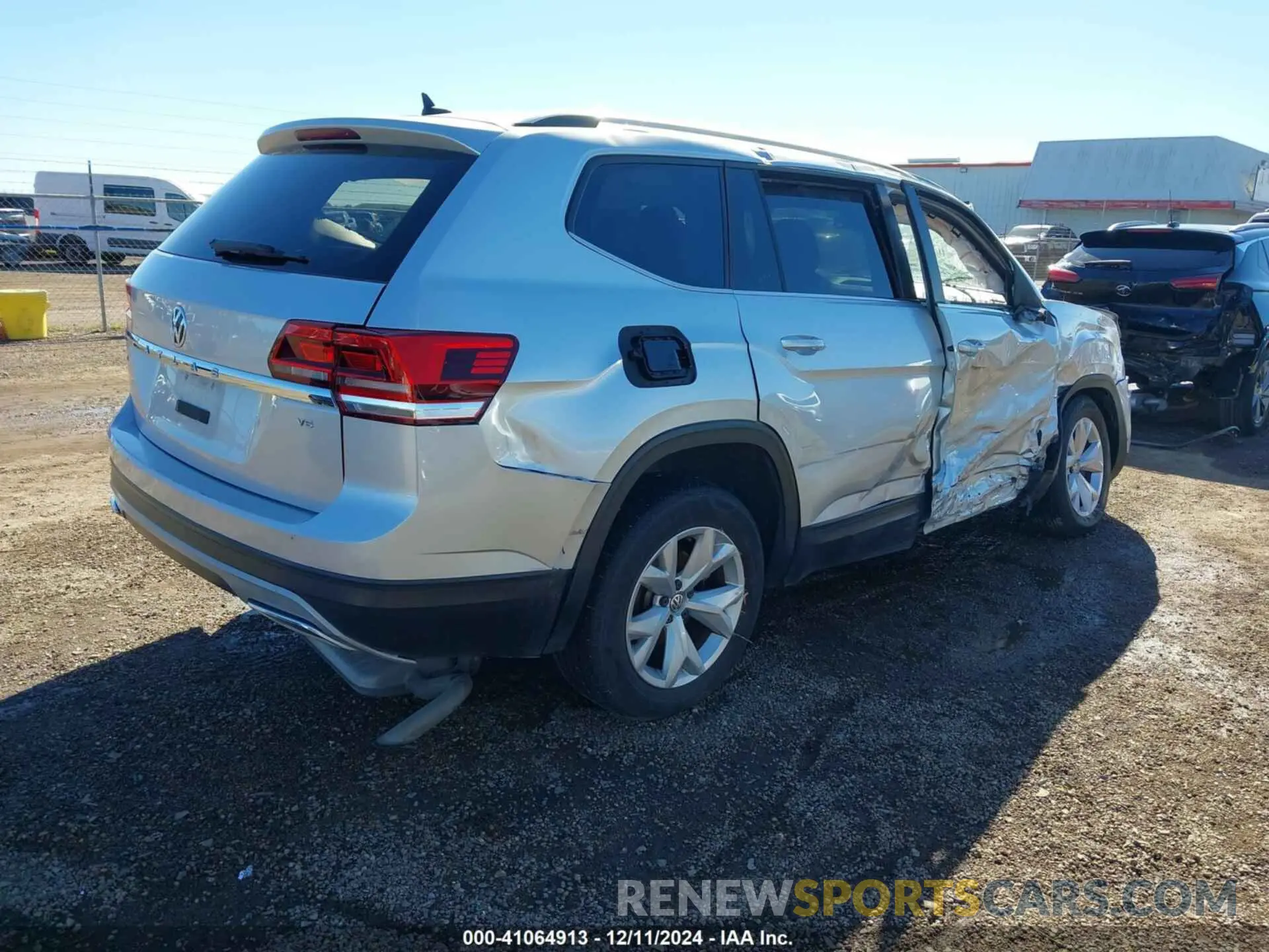 4 fotografías del automóvil dañado 1V2WR2CA4KC558921 VOLKSWAGEN ATLAS 2019
