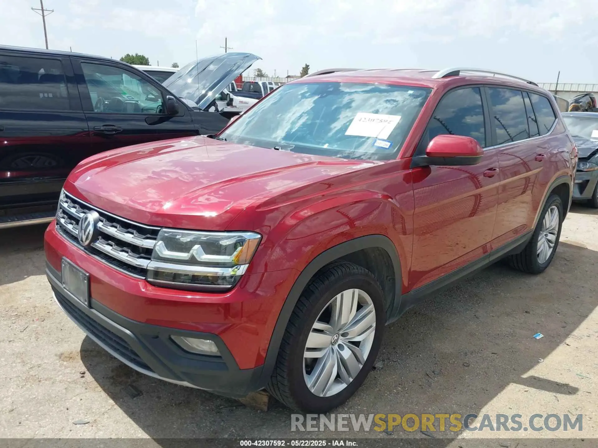 2 fotografías del automóvil dañado 1V2WR2CAXKC563315 VOLKSWAGEN ATLAS 2019