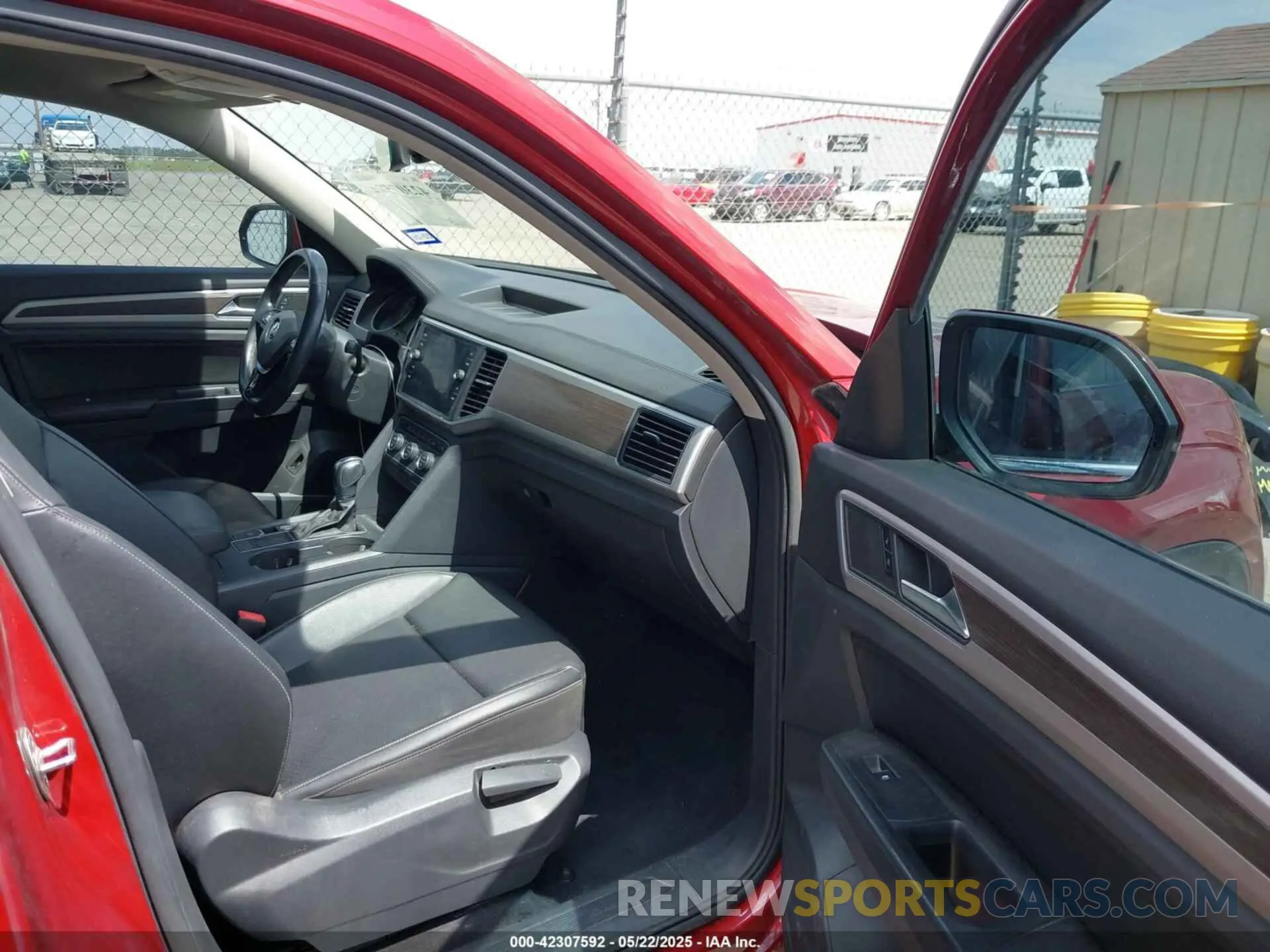 5 fotografías del automóvil dañado 1V2WR2CAXKC563315 VOLKSWAGEN ATLAS 2019