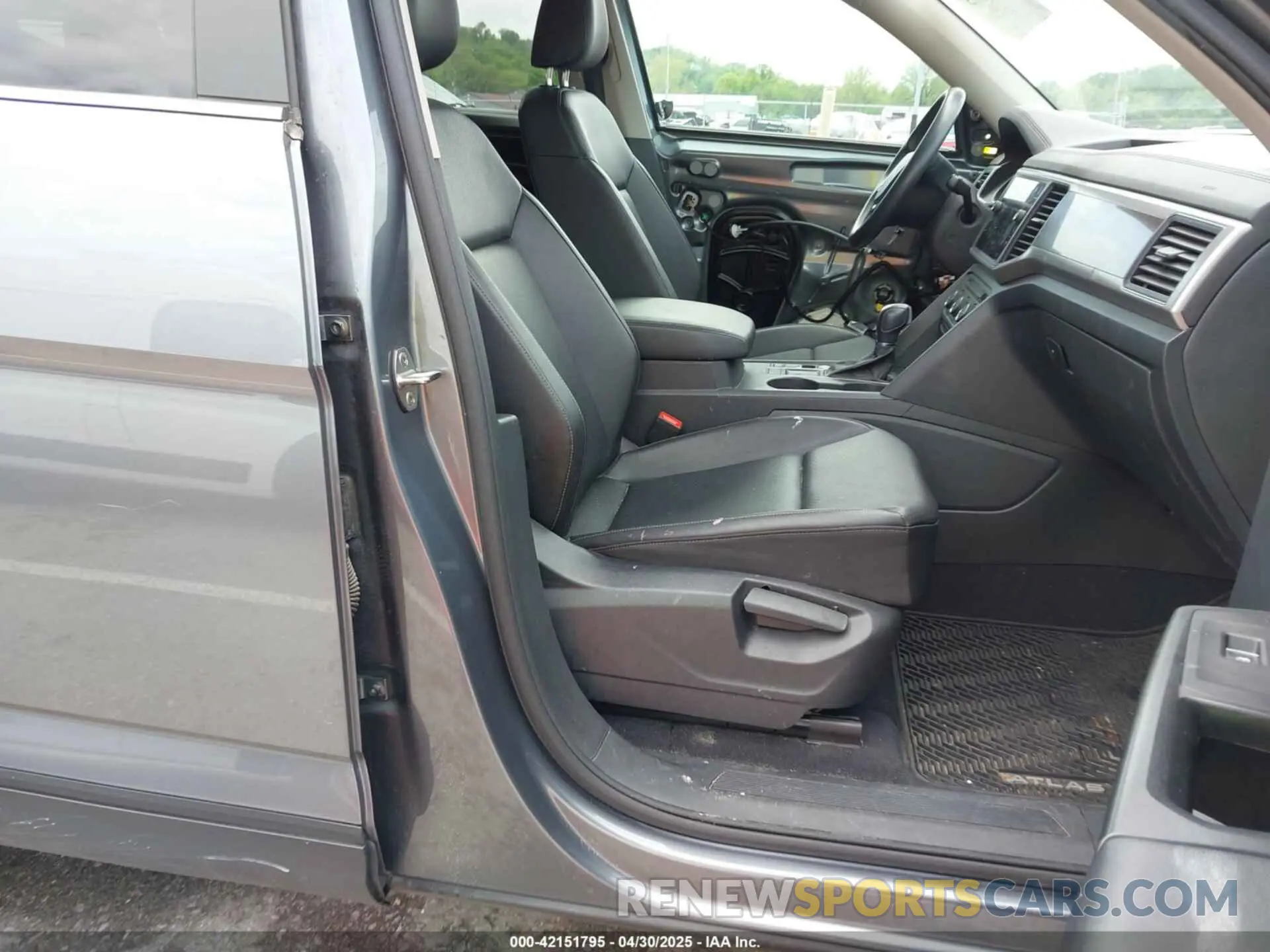 5 fotografías del automóvil dañado 1V2WR2CAXKC611864 VOLKSWAGEN ATLAS 2019